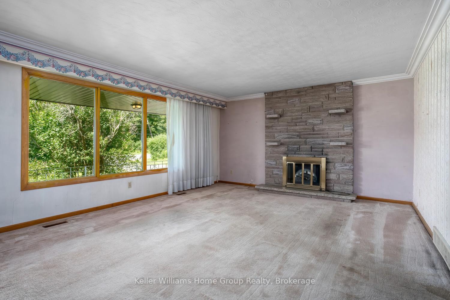 Photo 3 of 832 Victoria Road S, Puslinch, Rural Puslinch East — HOMEH