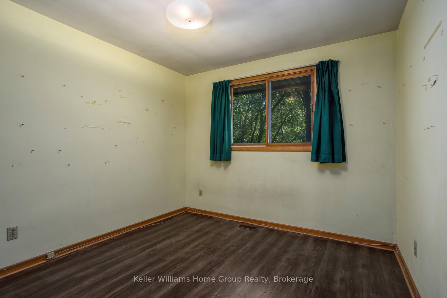 Photo 7 of 832 Victoria Road S, Puslinch, Rural Puslinch East — HOMEH