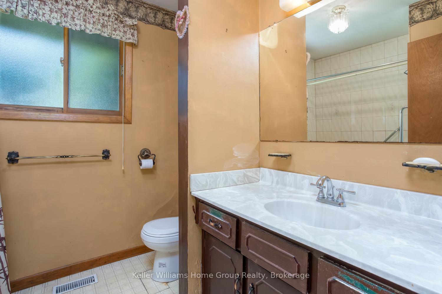 Photo 8 of 832 Victoria Road S, Puslinch, Rural Puslinch East — HOMEH