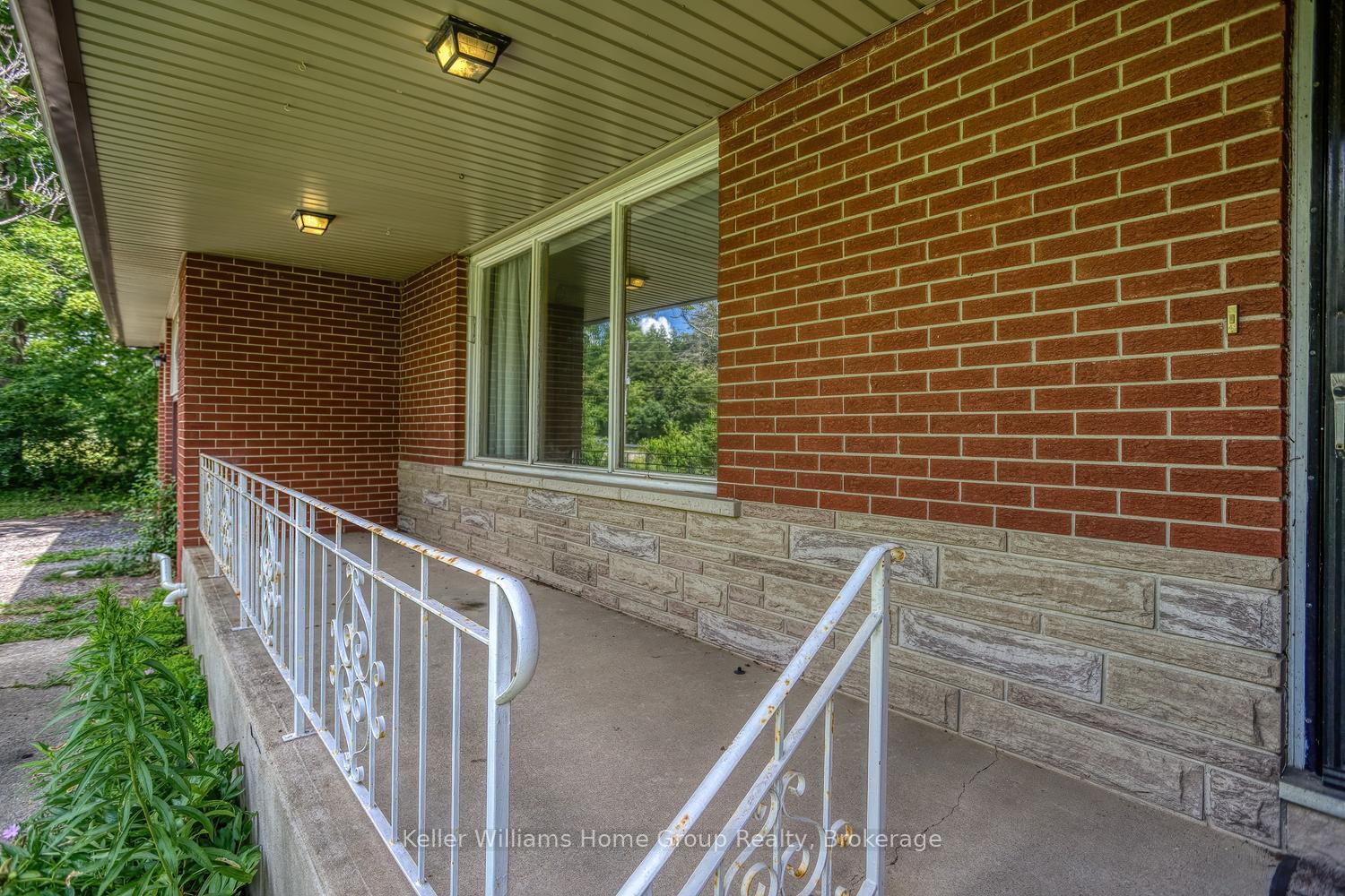 Photo 12 of 832 Victoria Road S, Puslinch, Rural Puslinch East — HOMEH