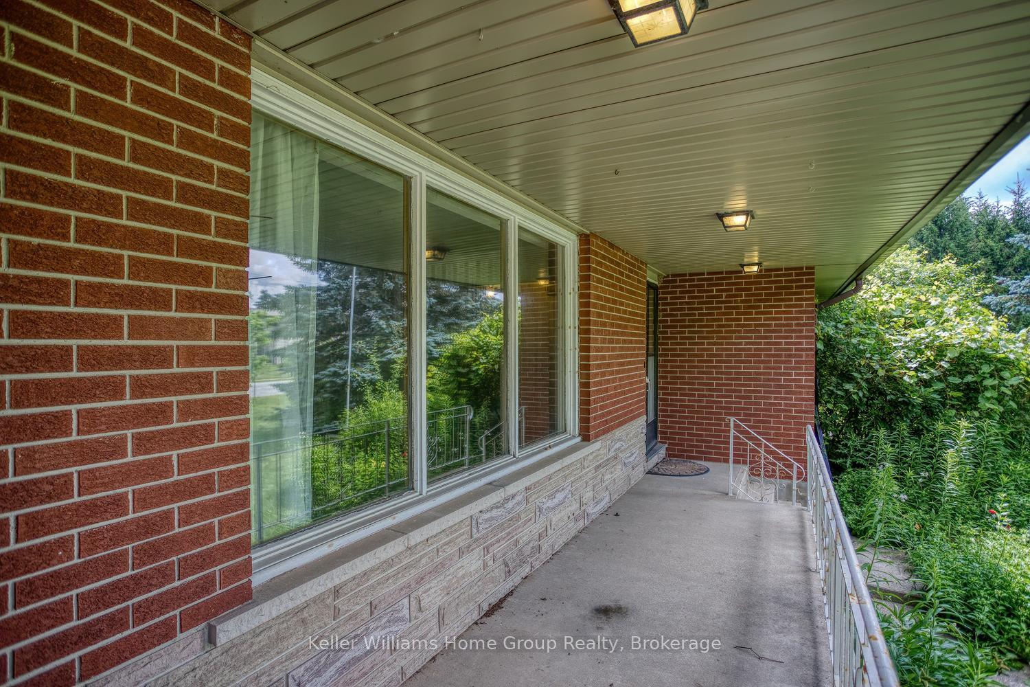 Photo 13 of 832 Victoria Road S, Puslinch, Rural Puslinch East — HOMEH