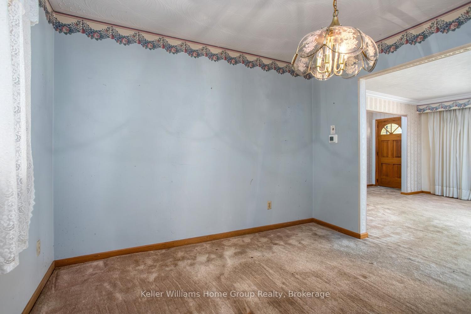 Photo 17 of 832 Victoria Road S, Puslinch, Rural Puslinch East — HOMEH