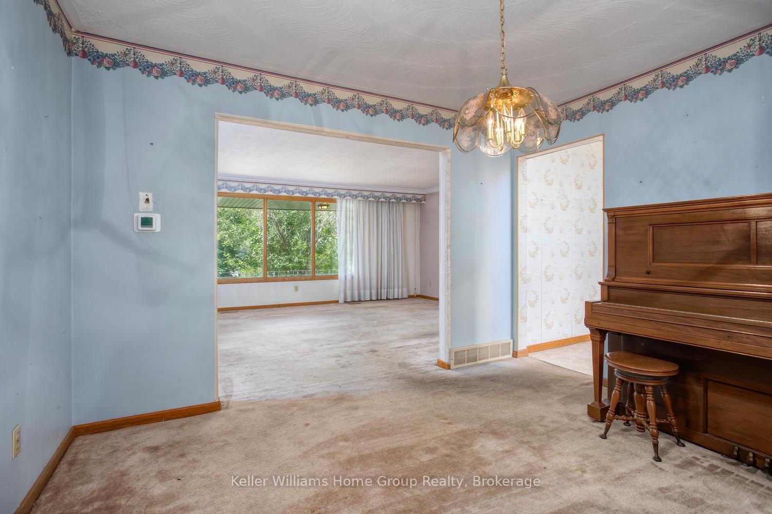 Photo 18 of 832 Victoria Road S, Puslinch, Rural Puslinch East — HOMEH