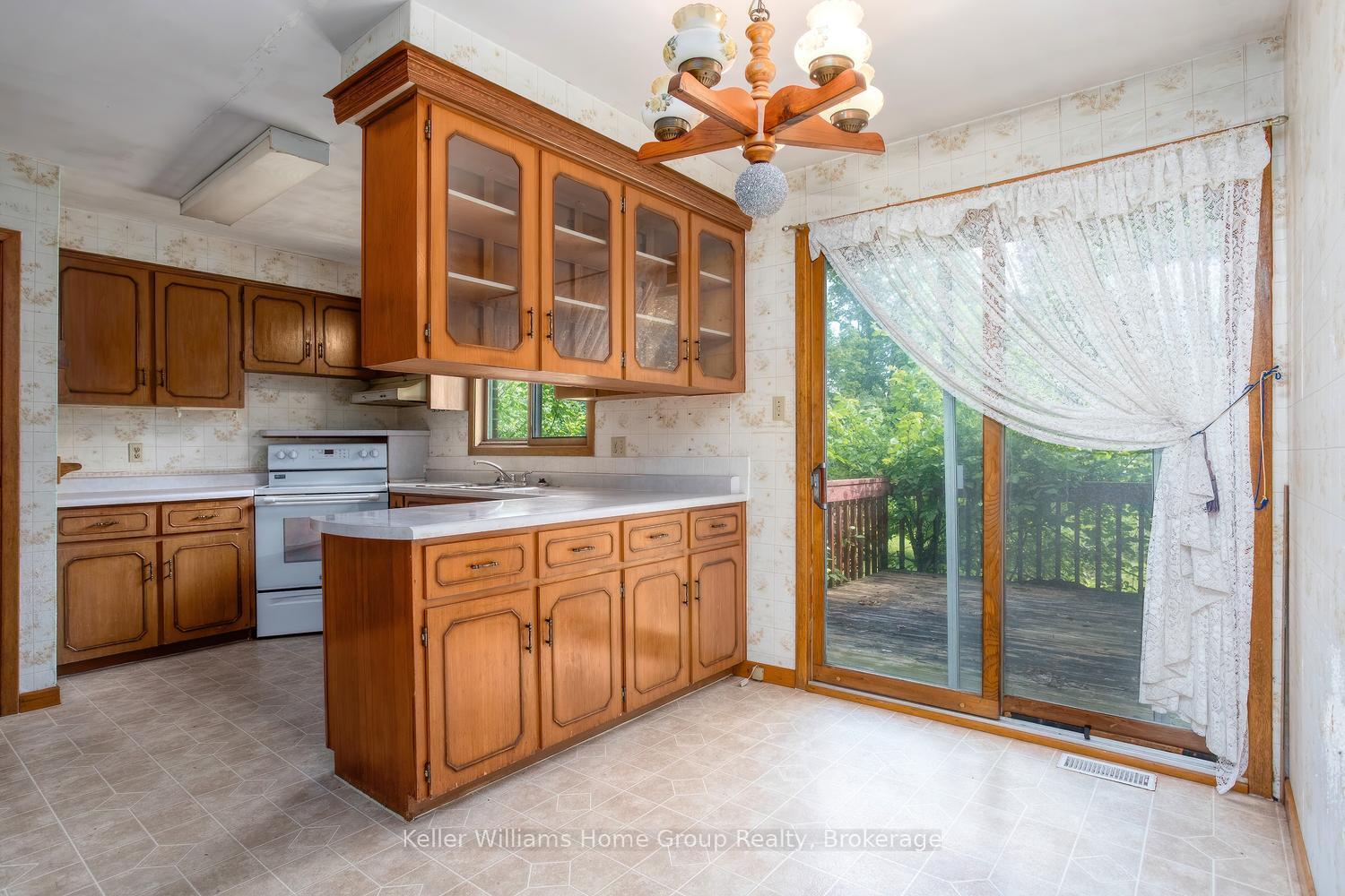 Photo 20 of 832 Victoria Road S, Puslinch, Rural Puslinch East — HOMEH