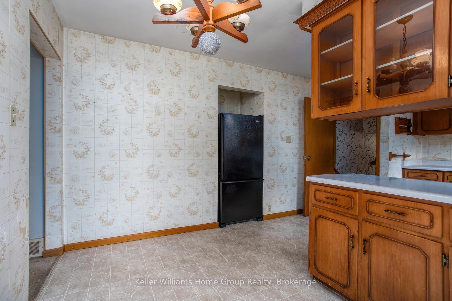 Photo 21 of 832 Victoria Road S, Puslinch, Rural Puslinch East — HOMEH