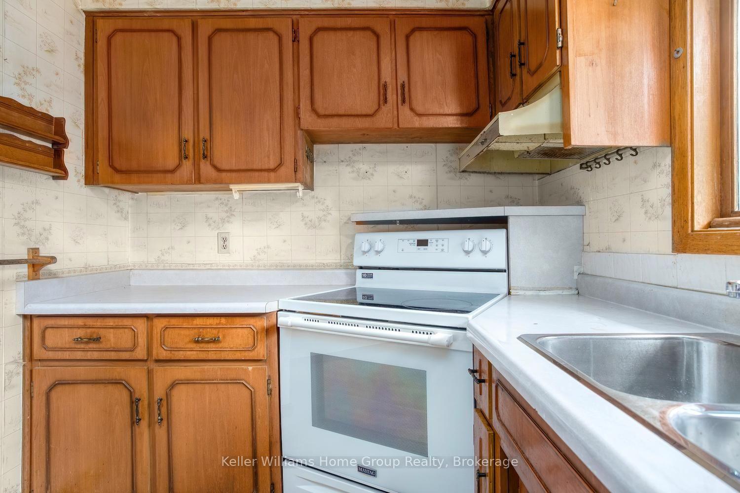 Photo 23 of 832 Victoria Road S, Puslinch, Rural Puslinch East — HOMEH