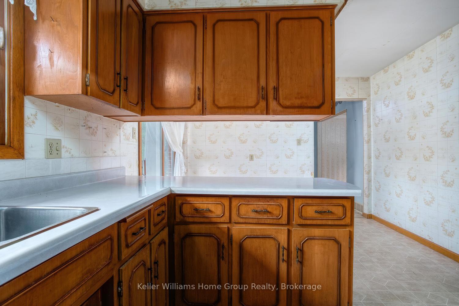 Photo 24 of 832 Victoria Road S, Puslinch, Rural Puslinch East — HOMEH