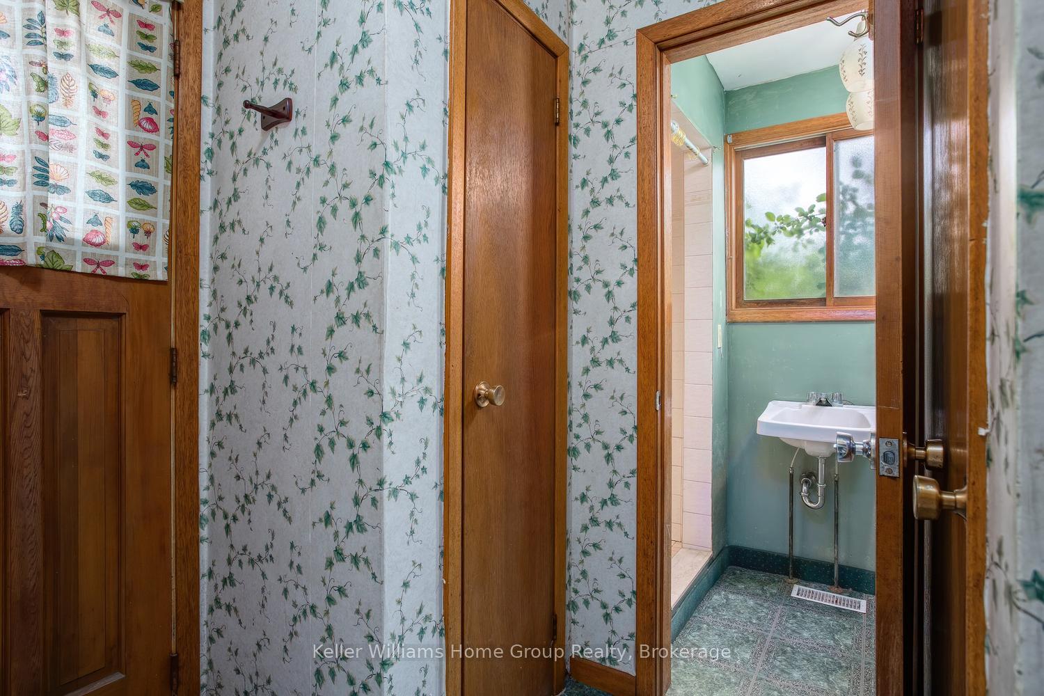 Photo 25 of 832 Victoria Road S, Puslinch, Rural Puslinch East — HOMEH