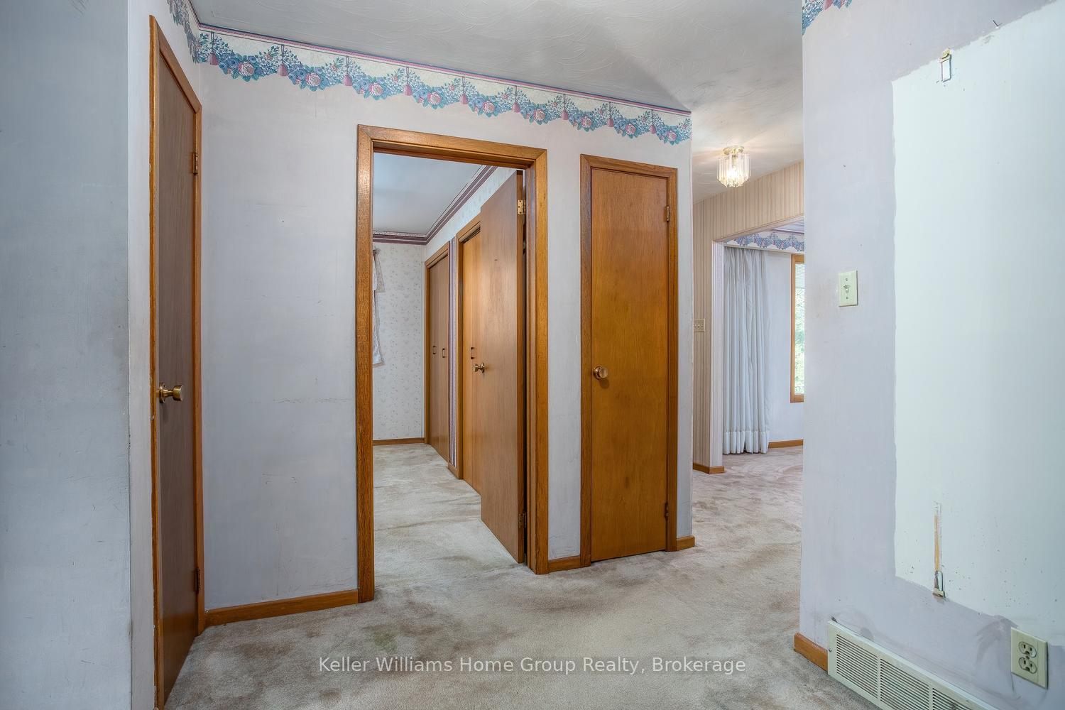 Photo 36 of 832 Victoria Road S, Puslinch, Rural Puslinch East — HOMEH