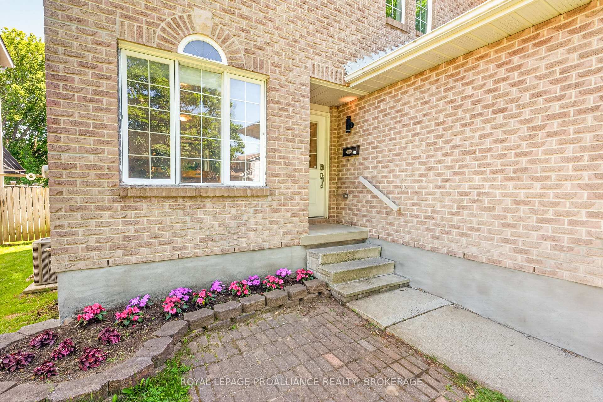 Photo 2 of 1067 Acadia Drive, Kingston, City SouthWest — HOMEH