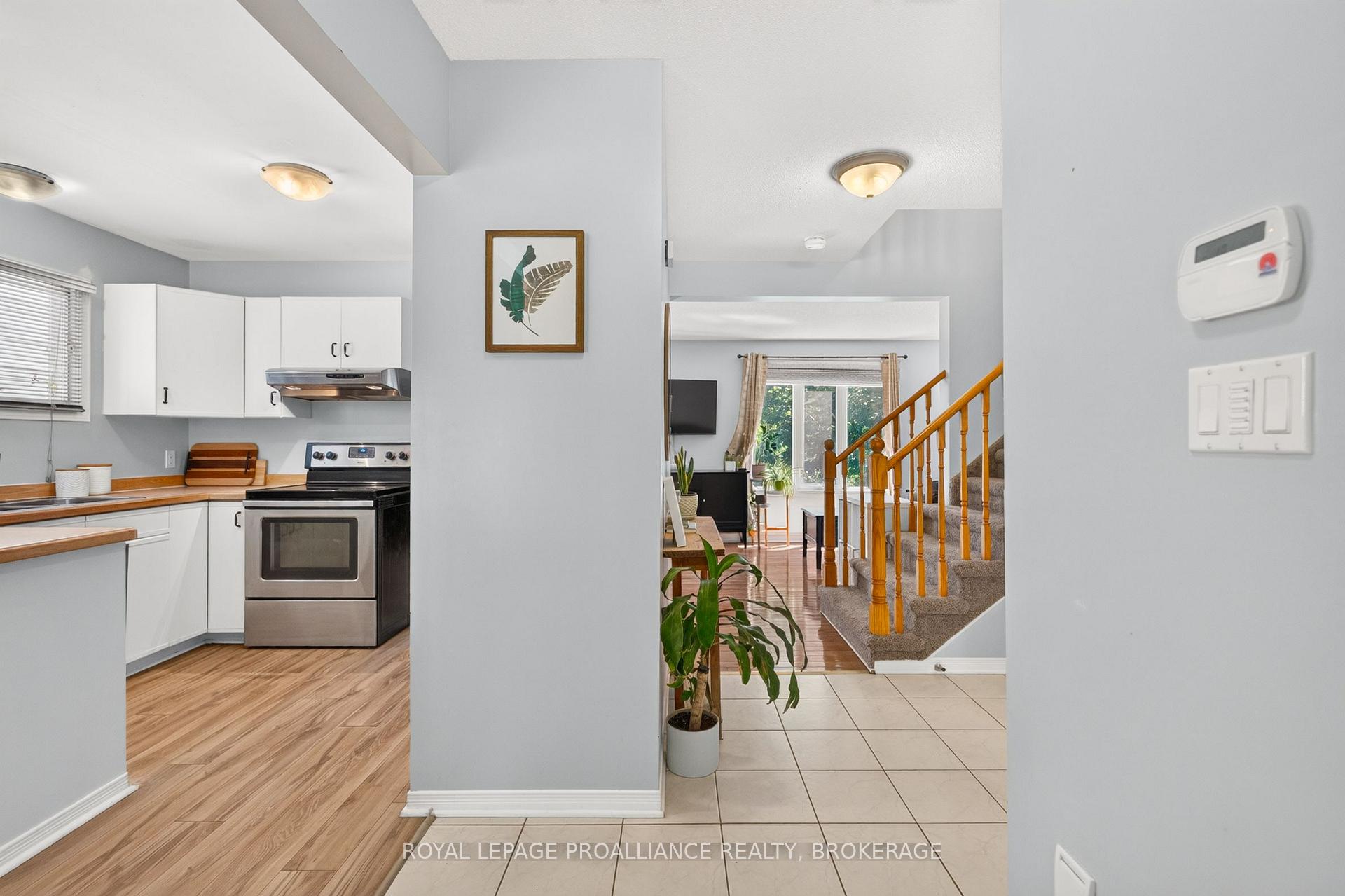 Photo 4 of 1067 Acadia Drive, Kingston, City SouthWest — HOMEH