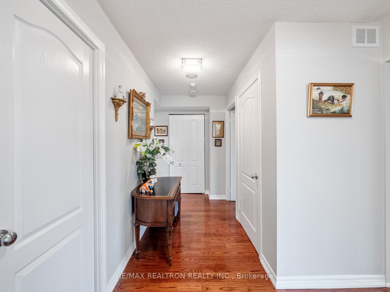Photo 3 of Unit 309, 265 Ridley Boulevard, Toronto, Bedford Park-Nortown — HOMEH