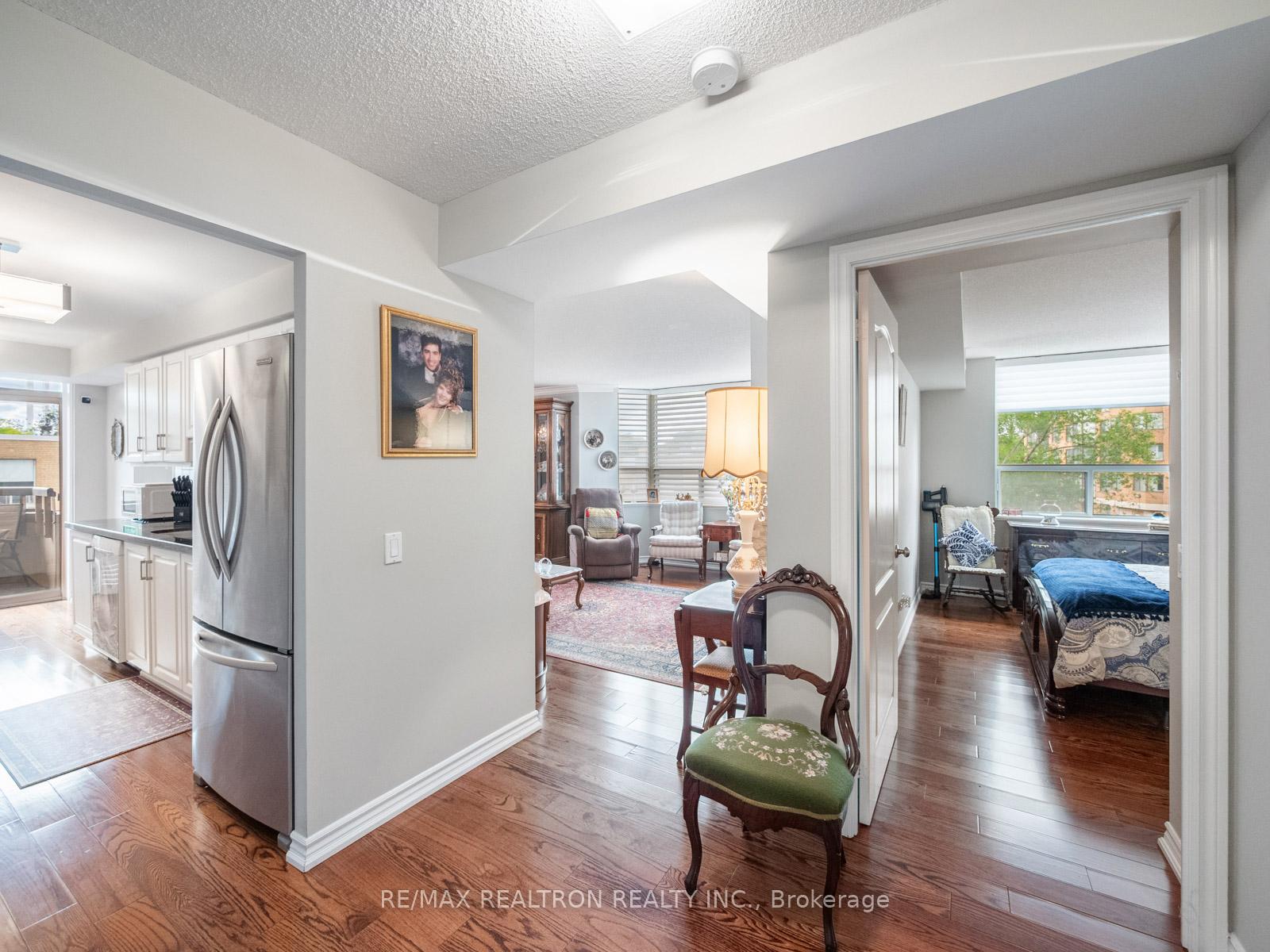 Photo 4 of Unit 309, 265 Ridley Boulevard, Toronto, Bedford Park-Nortown — HOMEH