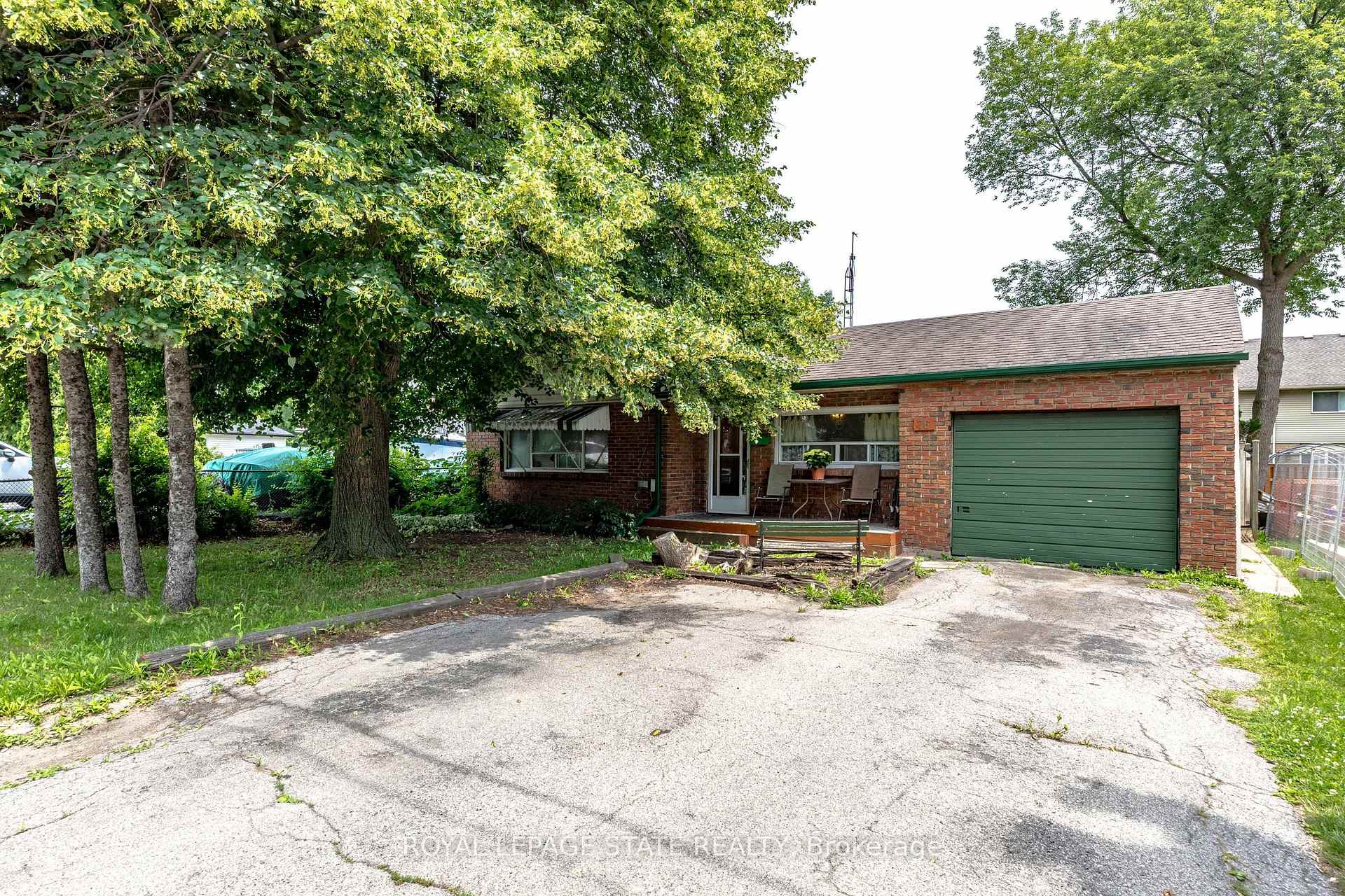 Photo 2 of 76 Teal Avenue, Hamilton, Lakeshore — HOMEH