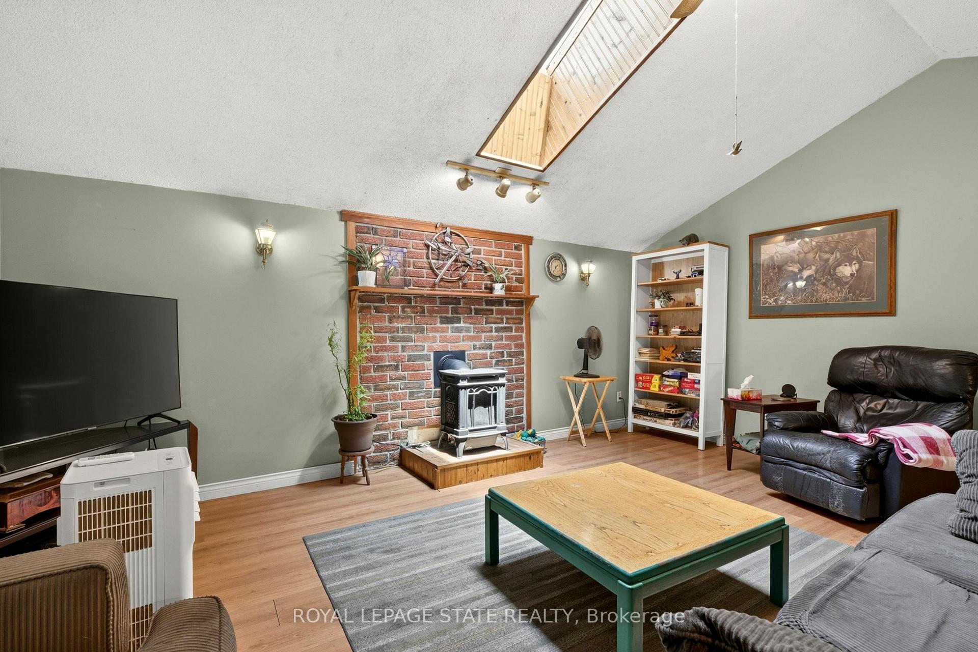 Photo 7 of 76 Teal Avenue, Hamilton, Lakeshore — HOMEH