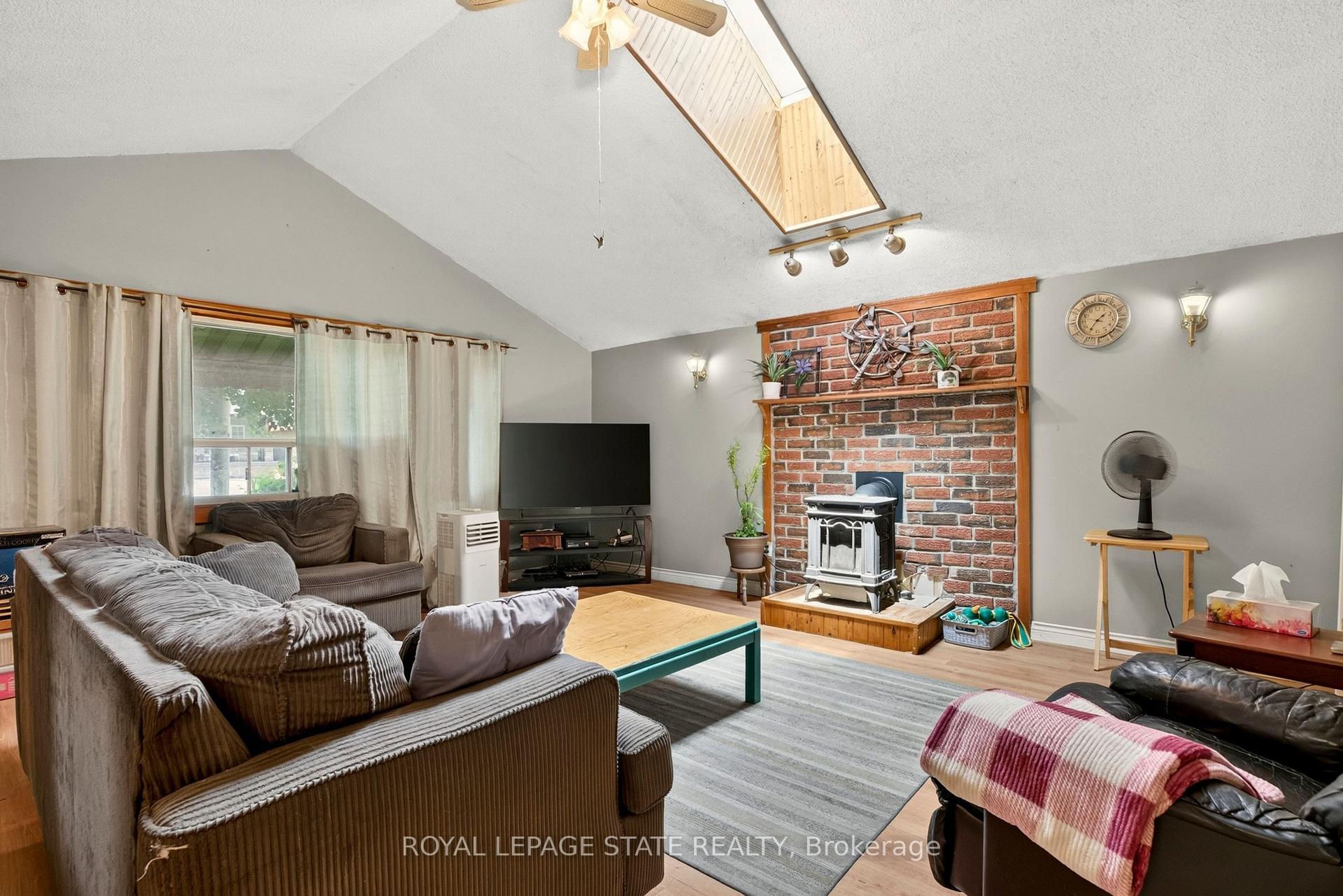 Photo 8 of 76 Teal Avenue, Hamilton, Lakeshore — HOMEH