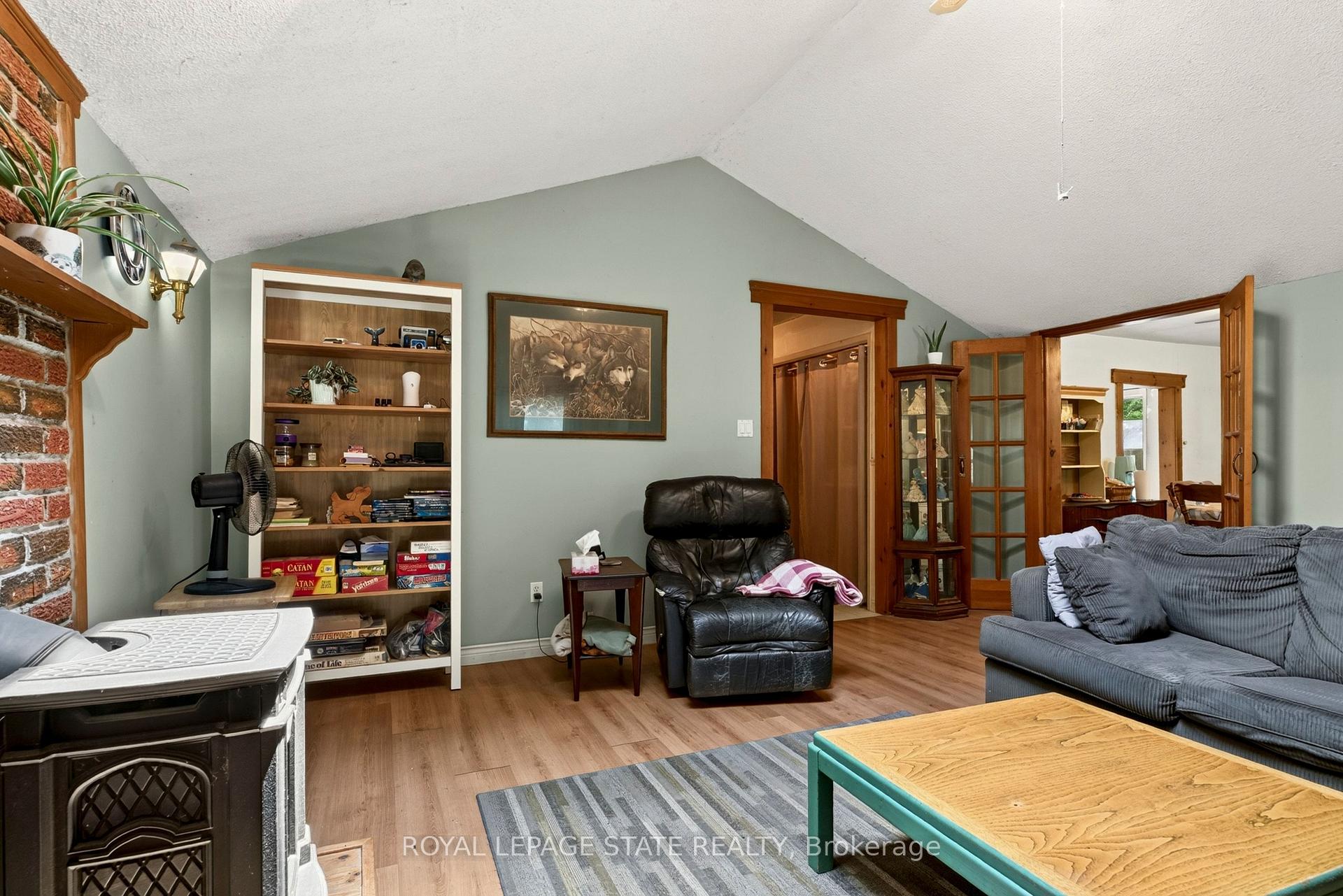 Photo 11 of 76 Teal Avenue, Hamilton, Lakeshore — HOMEH