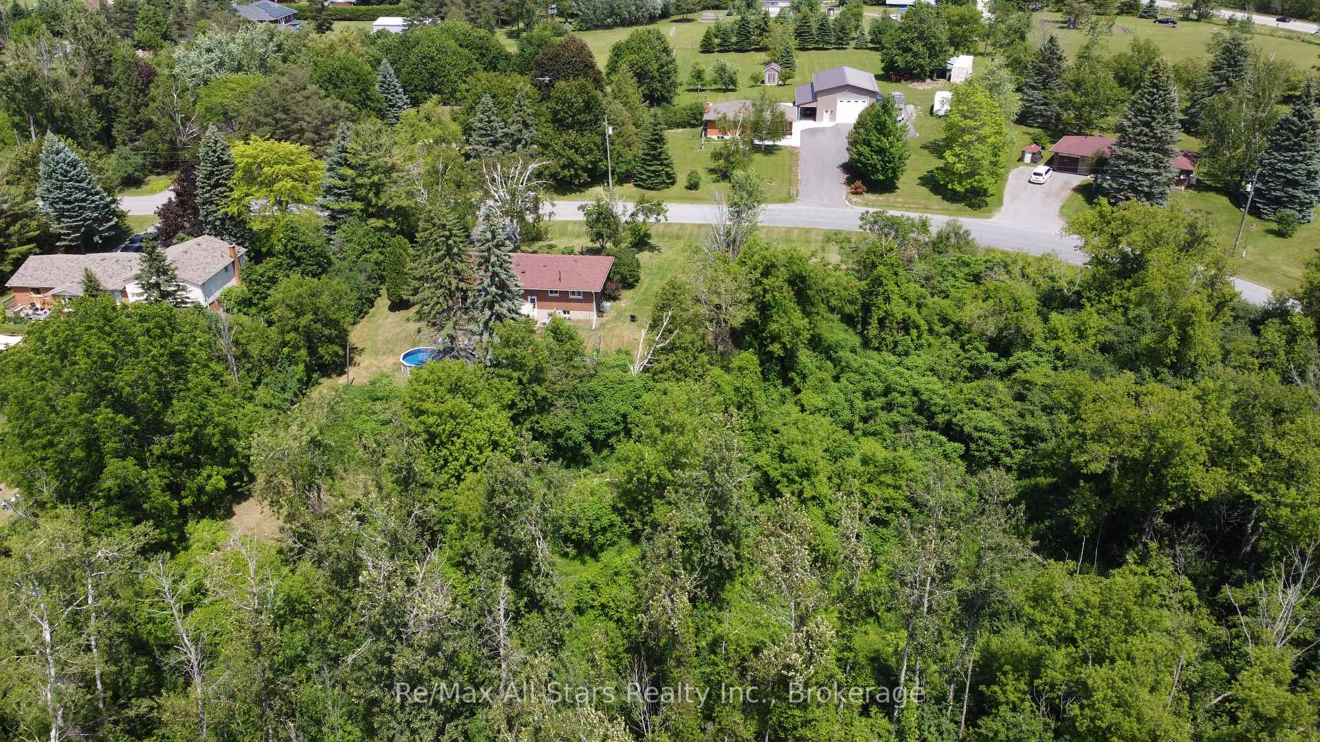 Photo 2 of 14 Valley Road, Cavan Monaghan, Cavan Twp — HOMEH