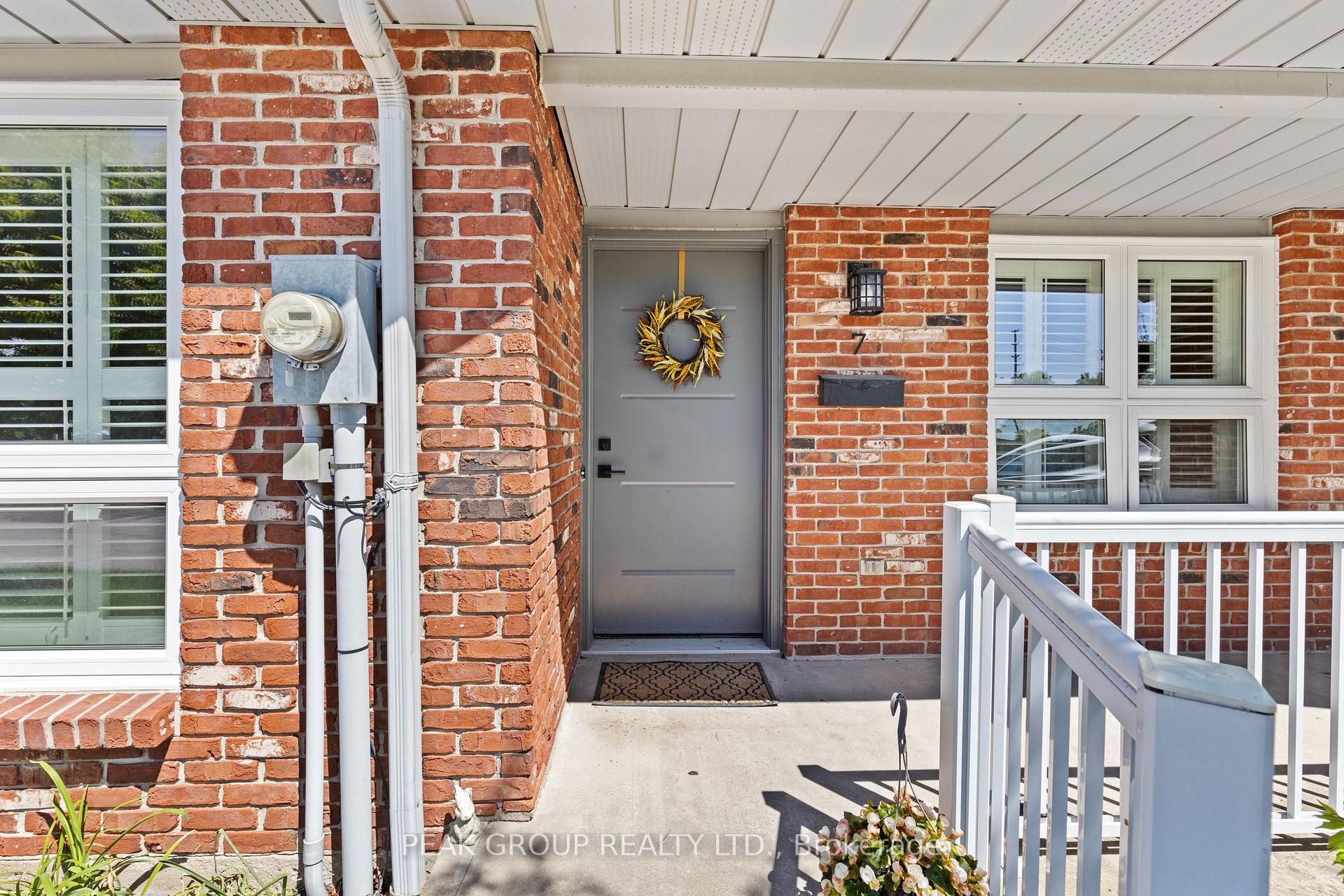 Photo 3 of Unit 7, 226 Vansickle Road, St. Catharines, Rykert/Vansickle — HOMEH