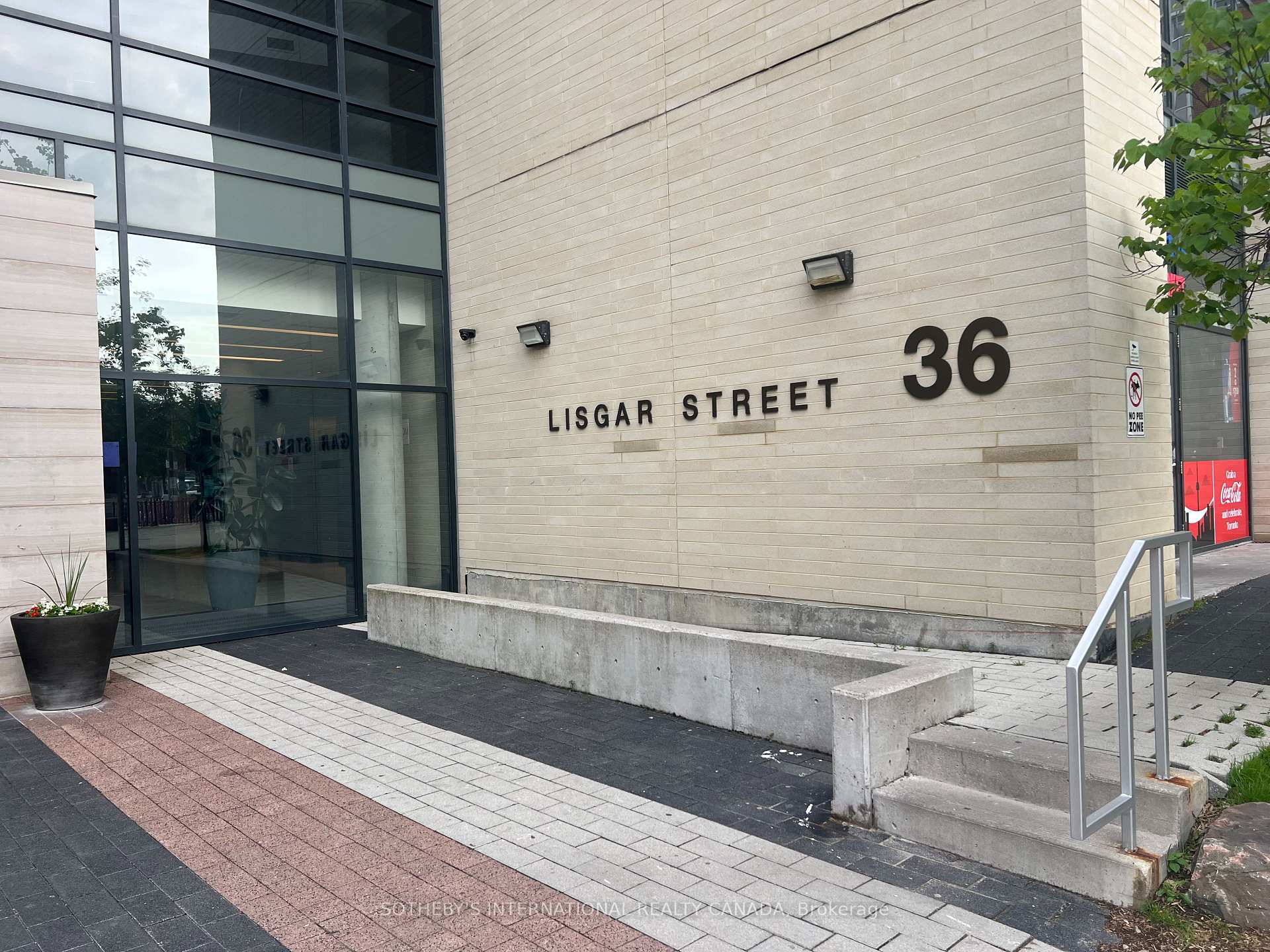 Photo 2 of Unit 815, 36 Lisgar Street, Toronto, Little Portugal — HOMEH