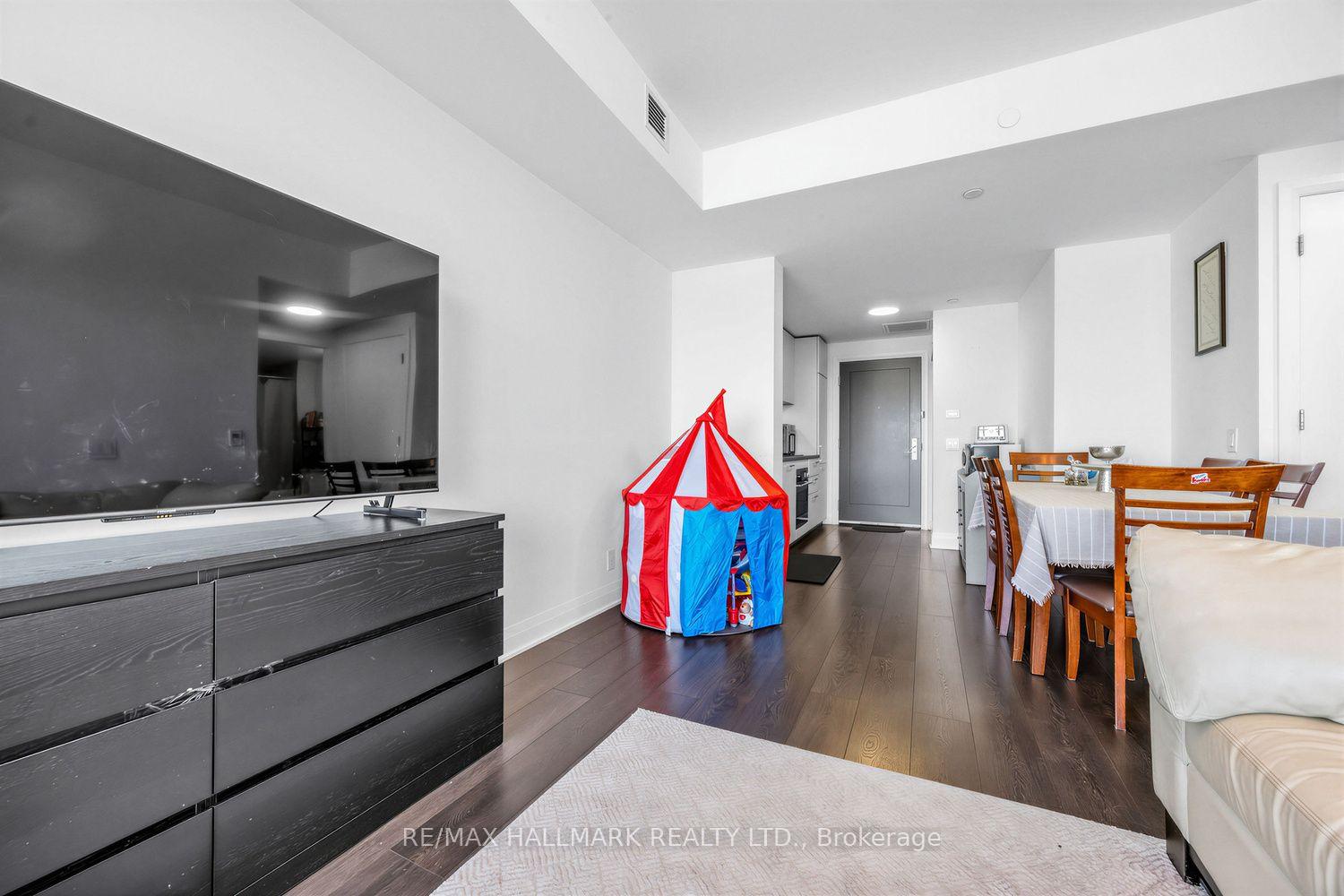 Photo 9 of Unit 902, 33 Frederick Todd Way, Toronto, Thorncliffe Park — HOMEH