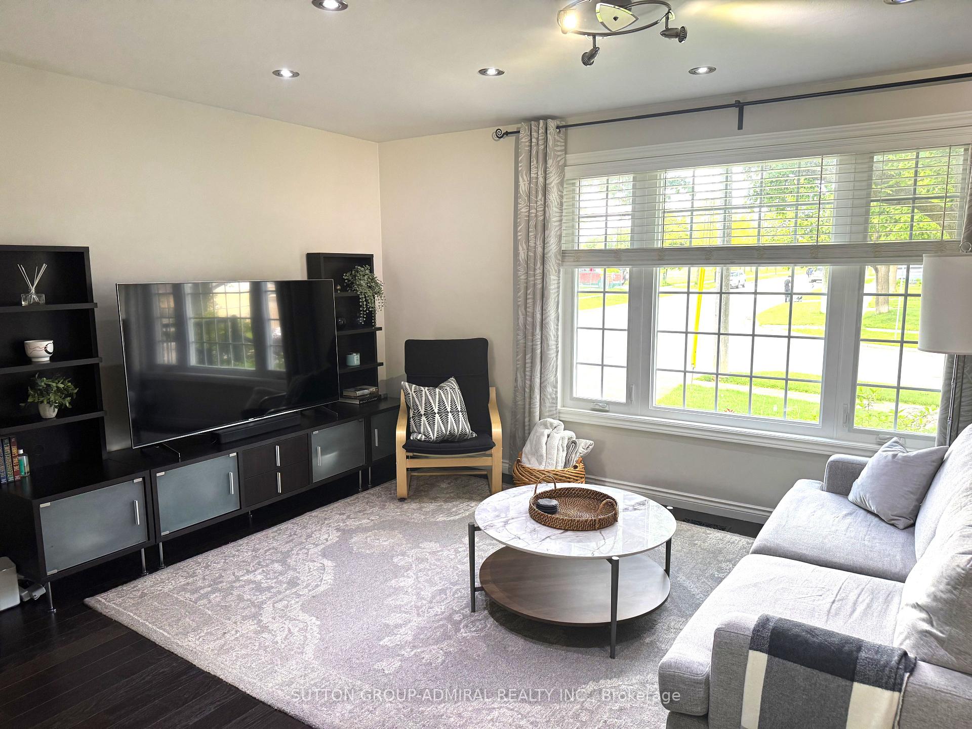 Photo 7 of 35 Coppermill Drive, Etobicoke, Rexdale-Kipling — HOMEH