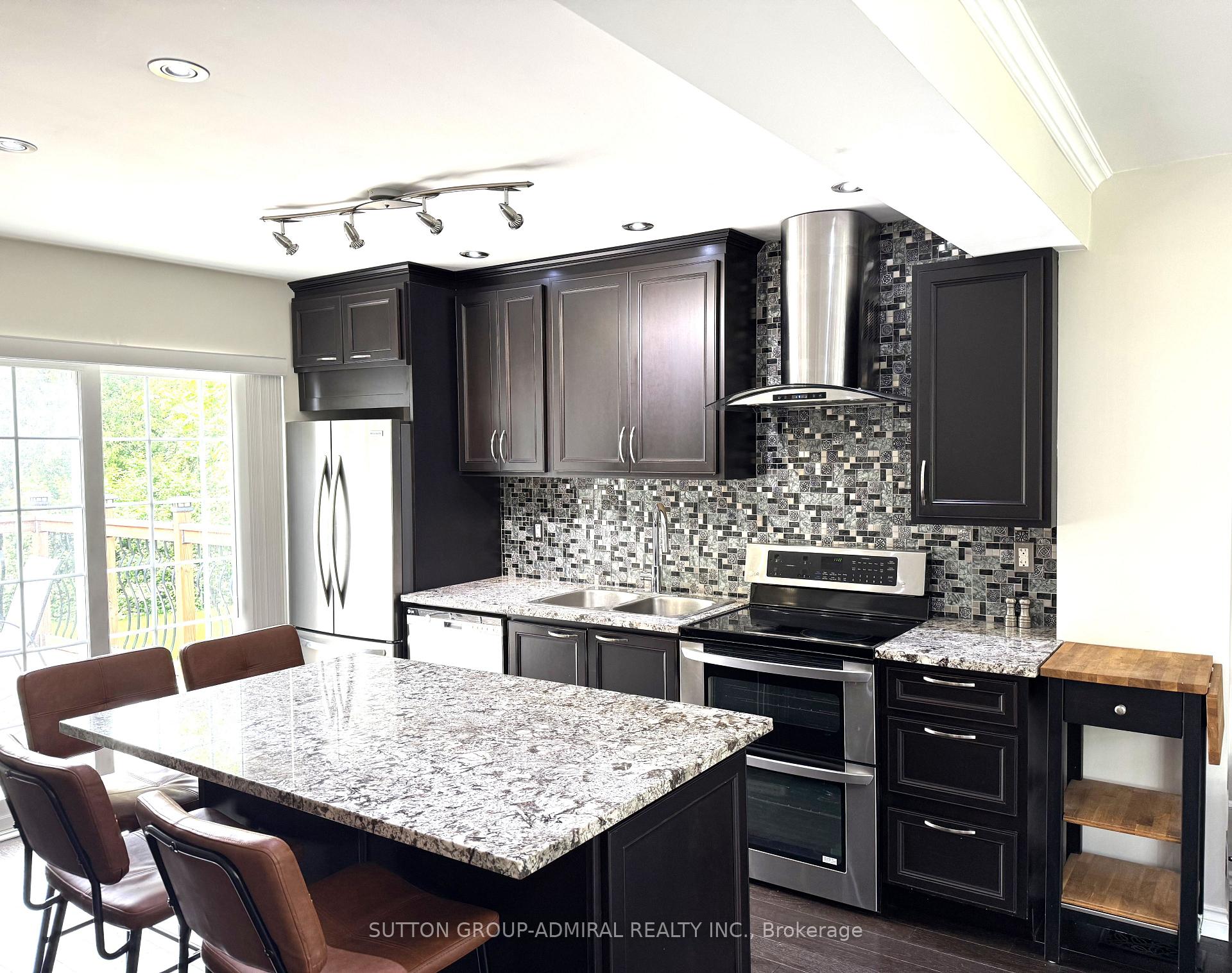 Photo 13 of 35 Coppermill Drive, Etobicoke, Rexdale-Kipling — HOMEH