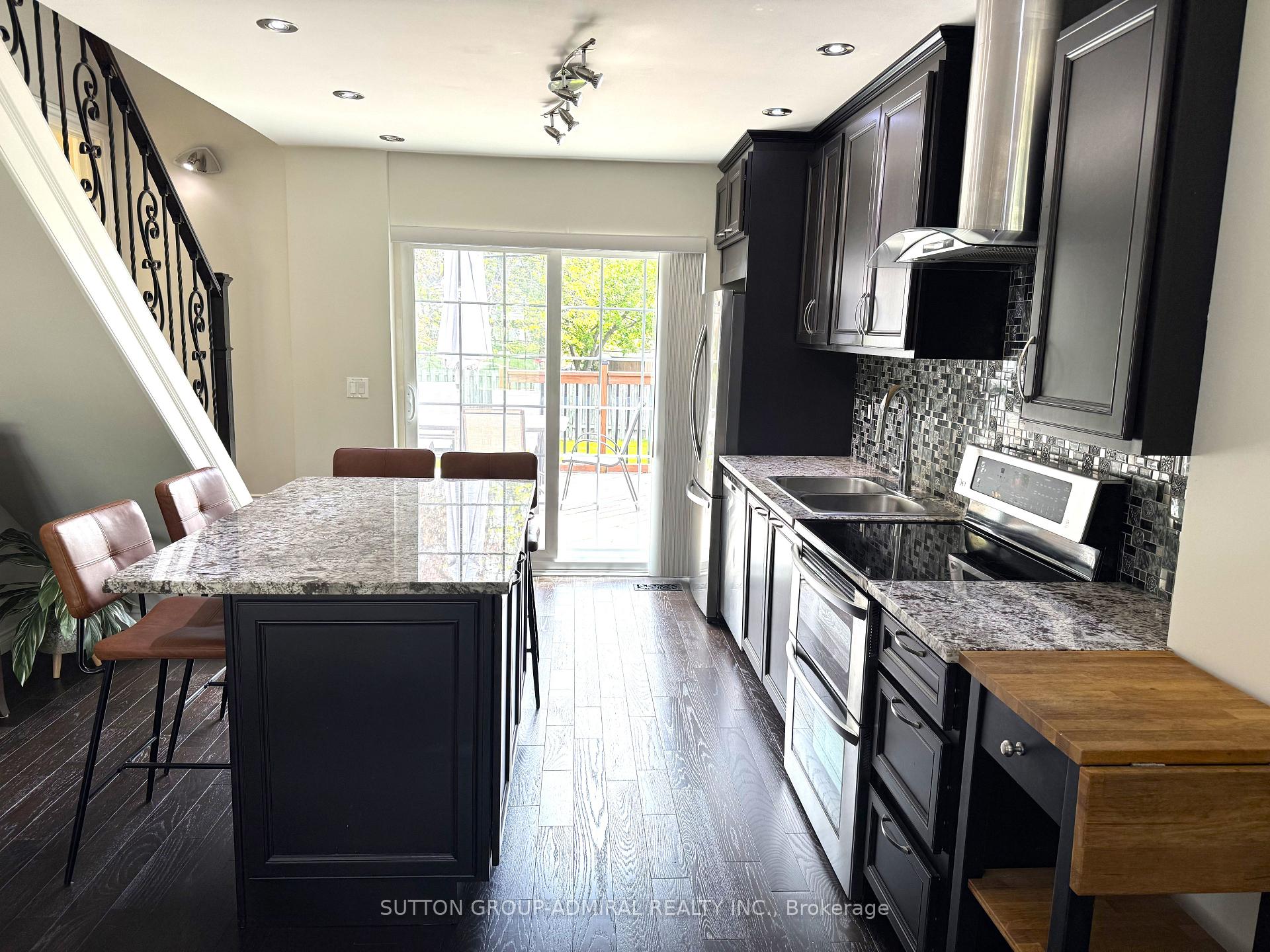Photo 14 of 35 Coppermill Drive, Etobicoke, Rexdale-Kipling — HOMEH