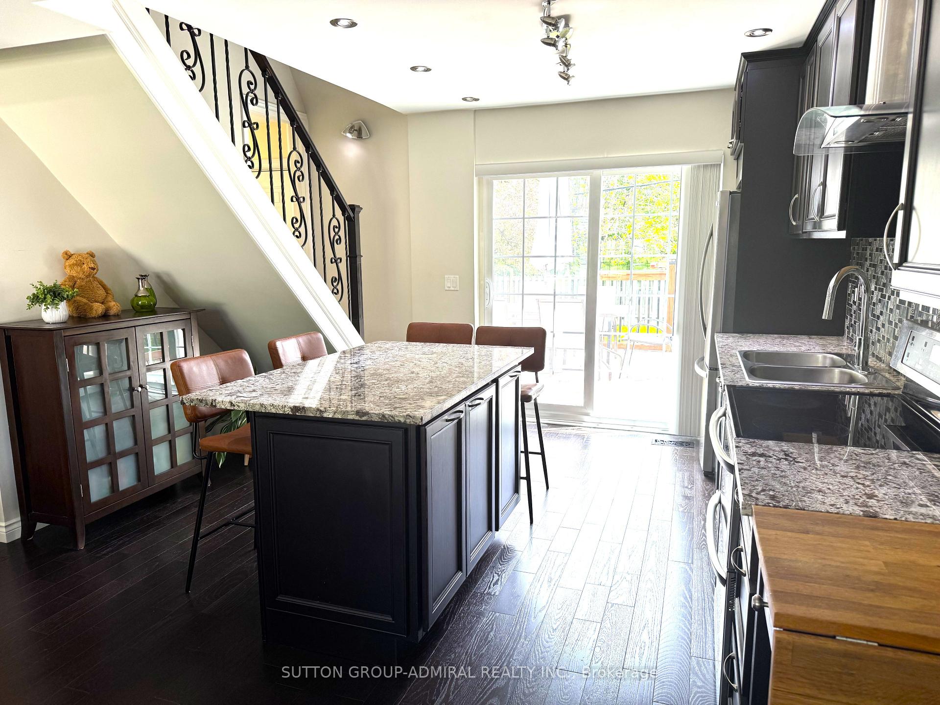 Photo 15 of 35 Coppermill Drive, Etobicoke, Rexdale-Kipling — HOMEH