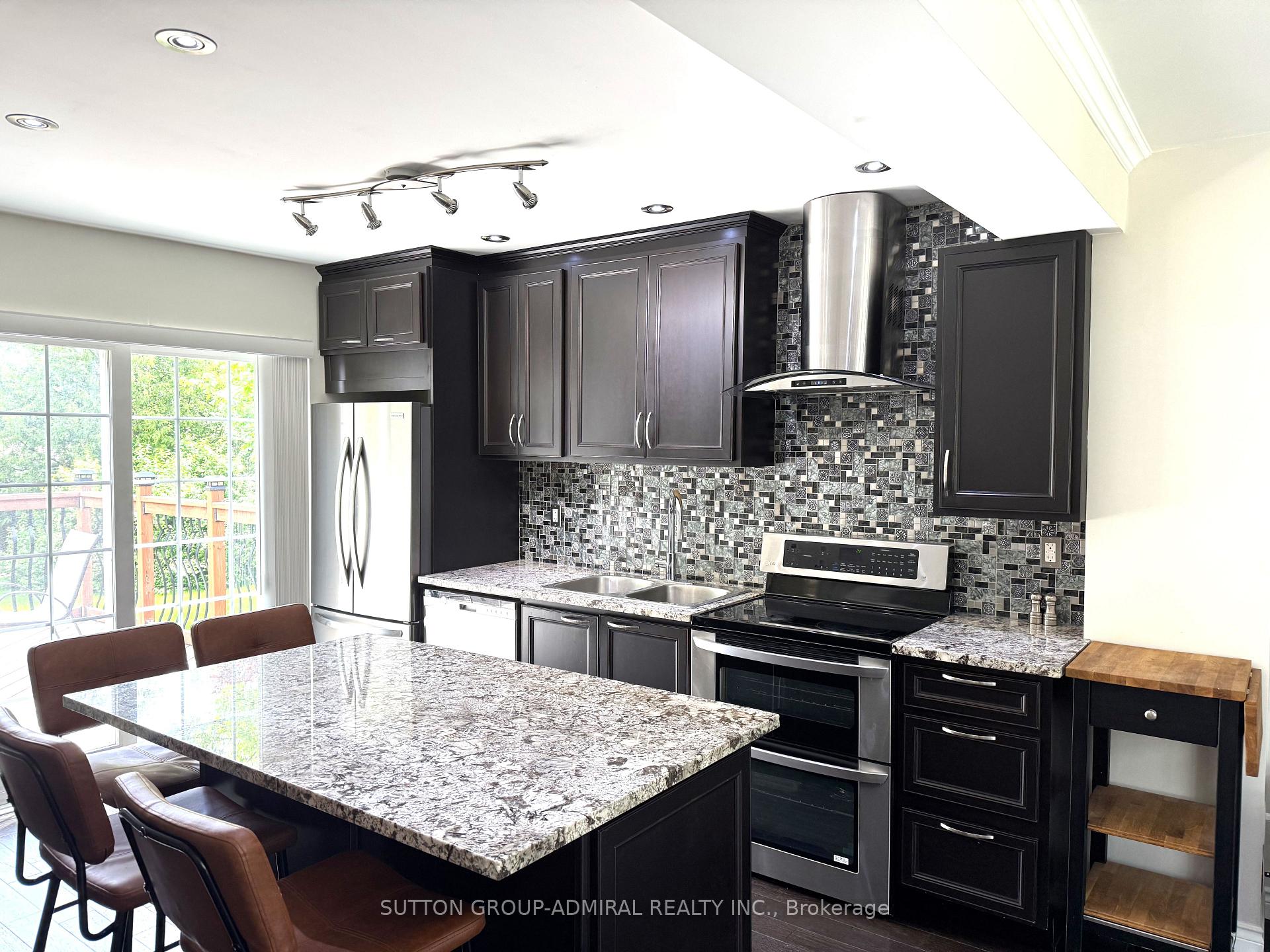 Photo 16 of 35 Coppermill Drive, Etobicoke, Rexdale-Kipling — HOMEH