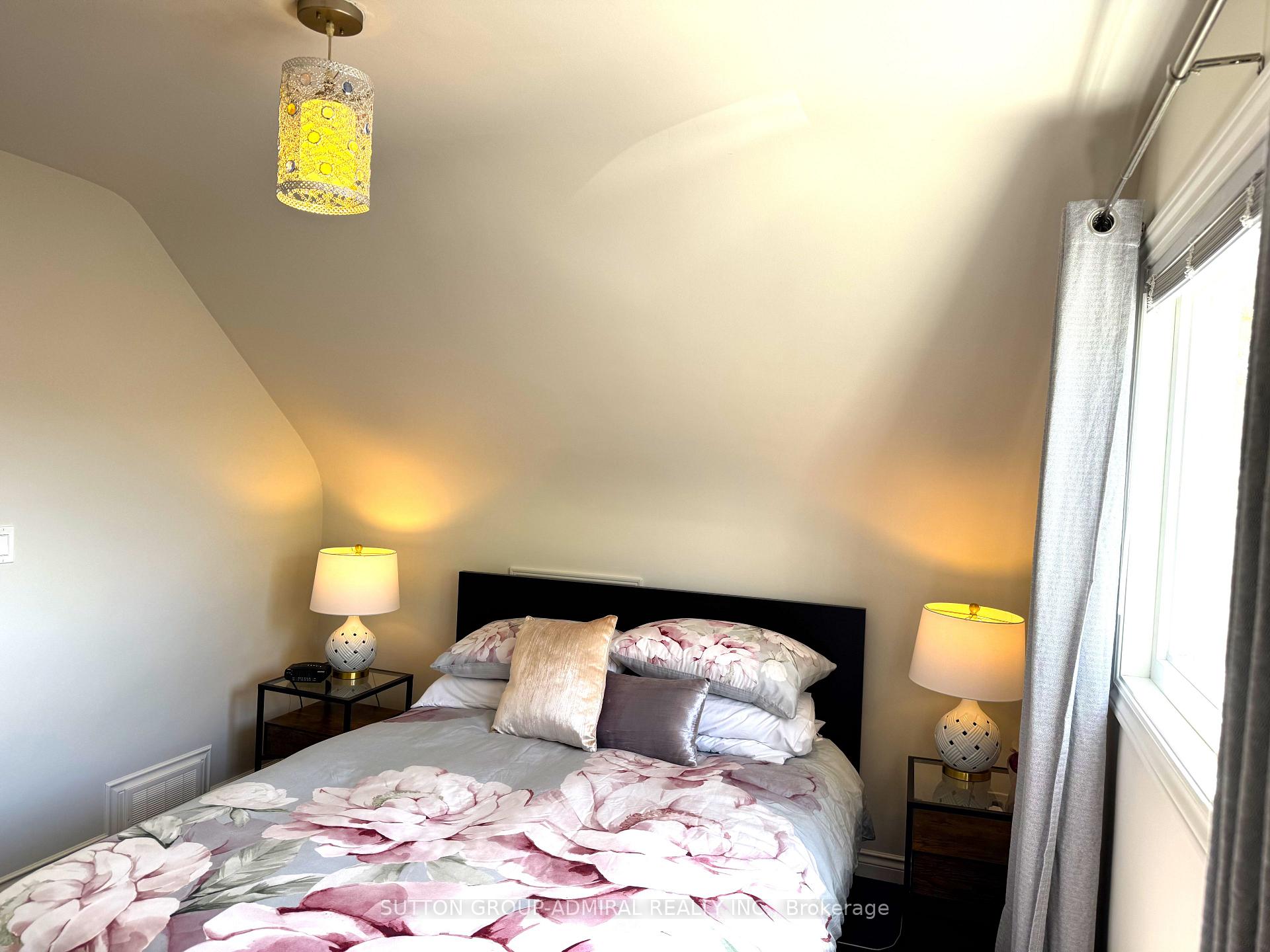 Photo 19 of 35 Coppermill Drive, Etobicoke, Rexdale-Kipling — HOMEH