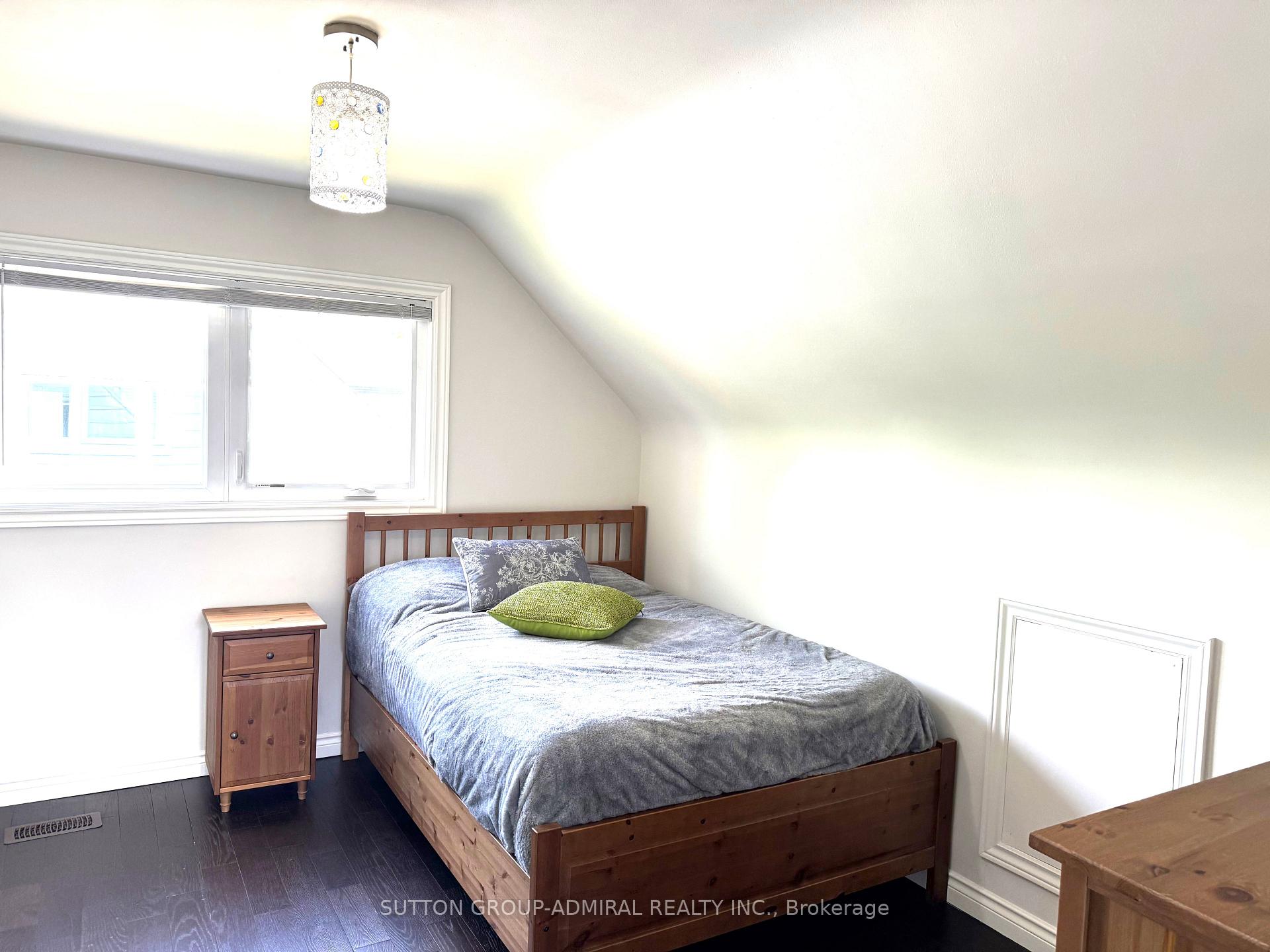 Photo 23 of 35 Coppermill Drive, Etobicoke, Rexdale-Kipling — HOMEH