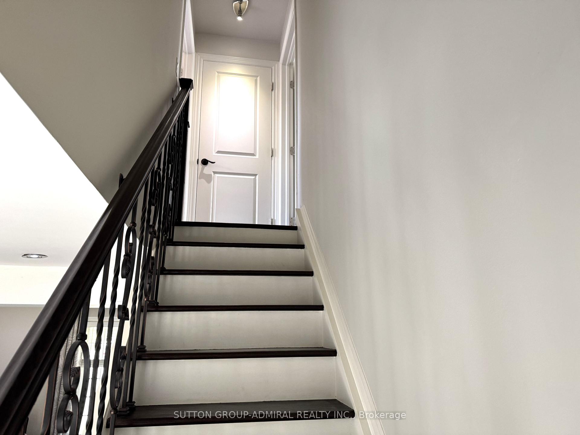 Photo 27 of 35 Coppermill Drive, Etobicoke, Rexdale-Kipling — HOMEH