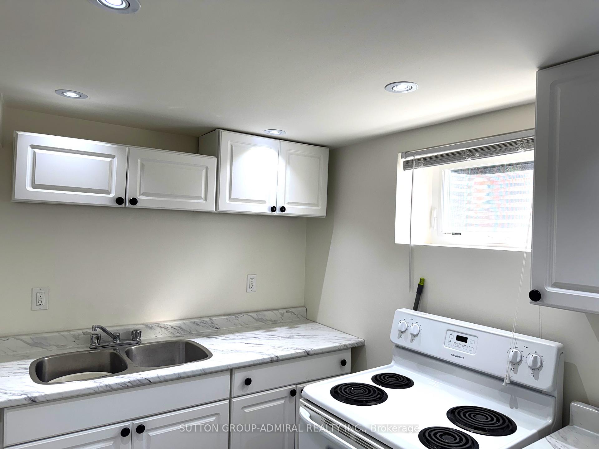 Photo 32 of 35 Coppermill Drive, Etobicoke, Rexdale-Kipling — HOMEH