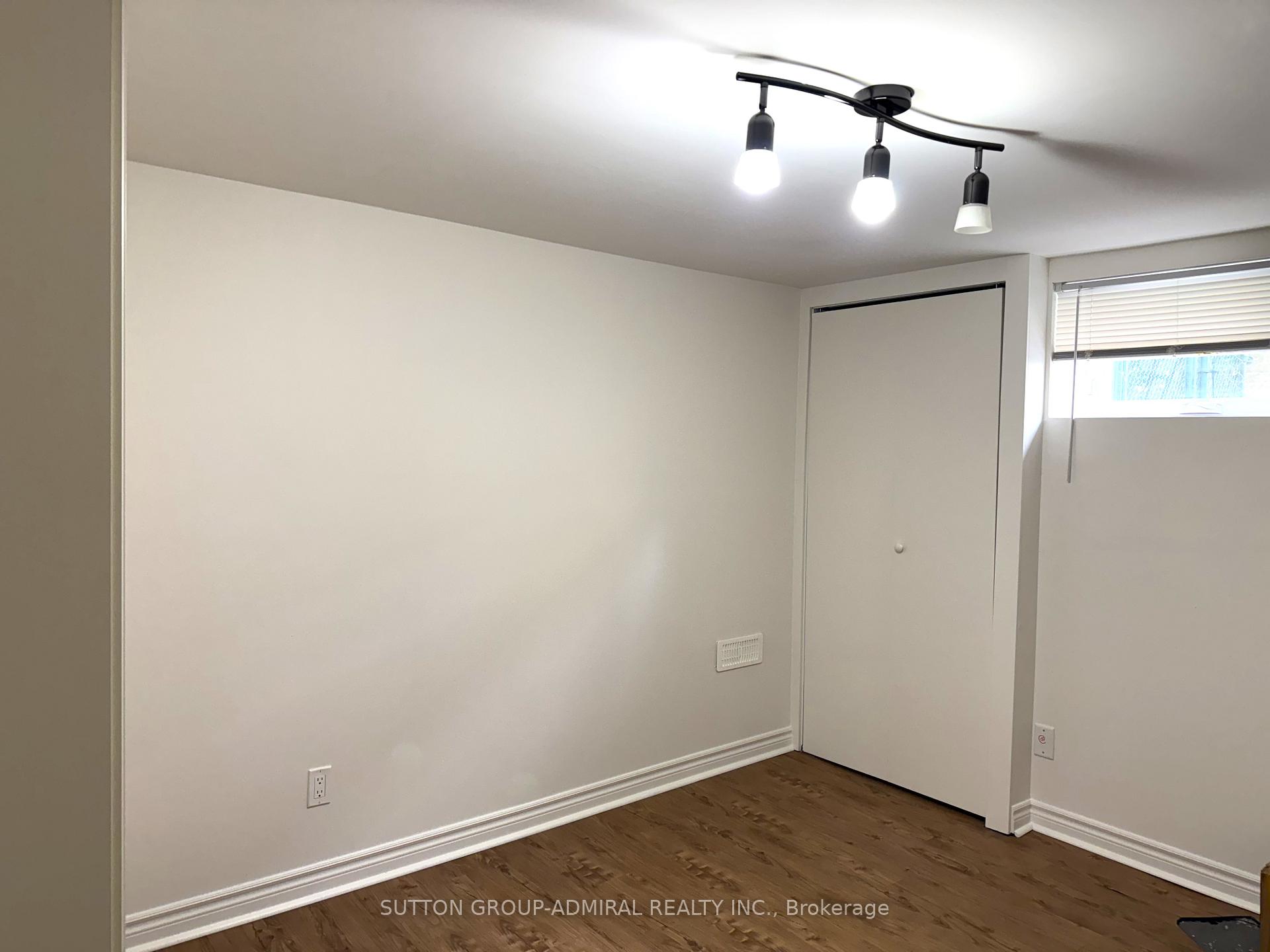 Photo 37 of 35 Coppermill Drive, Etobicoke, Rexdale-Kipling — HOMEH