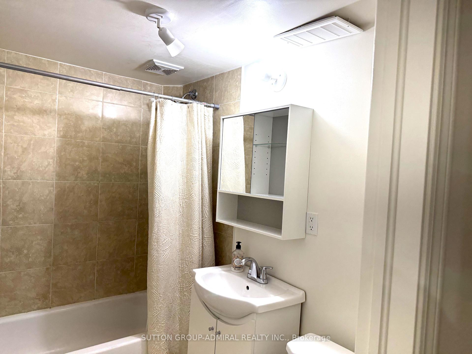 Photo 38 of 35 Coppermill Drive, Etobicoke, Rexdale-Kipling — HOMEH