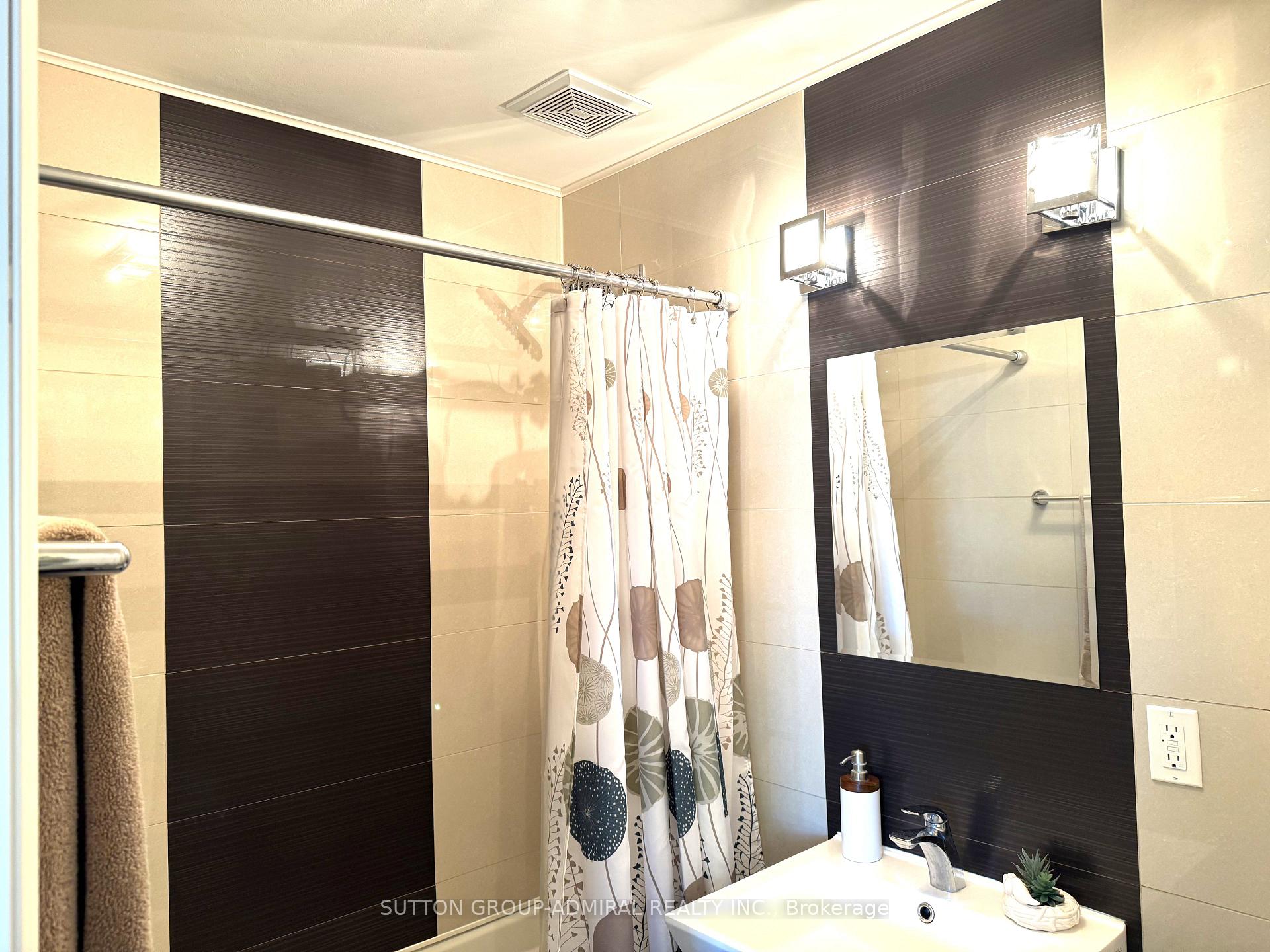 Photo 42 of 35 Coppermill Drive, Etobicoke, Rexdale-Kipling — HOMEH
