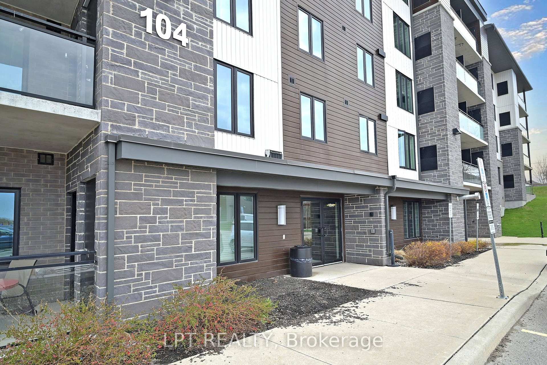 Photo 4 of 104 Summit Ridge Drive, Guelph, Grange Road — HOMEH