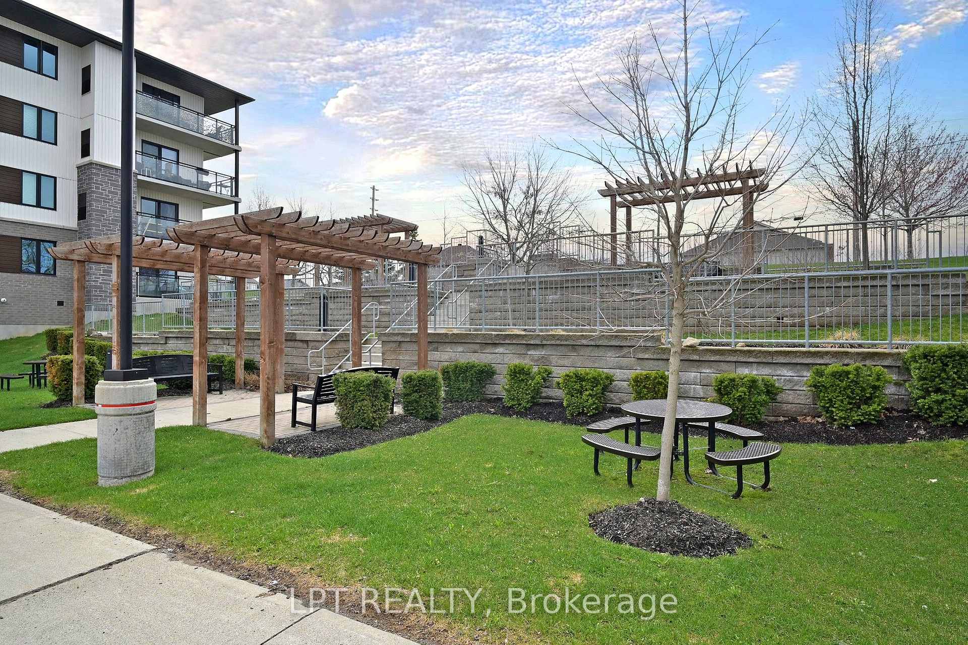 Photo 42 of 104 Summit Ridge Drive, Guelph, Grange Road — HOMEH