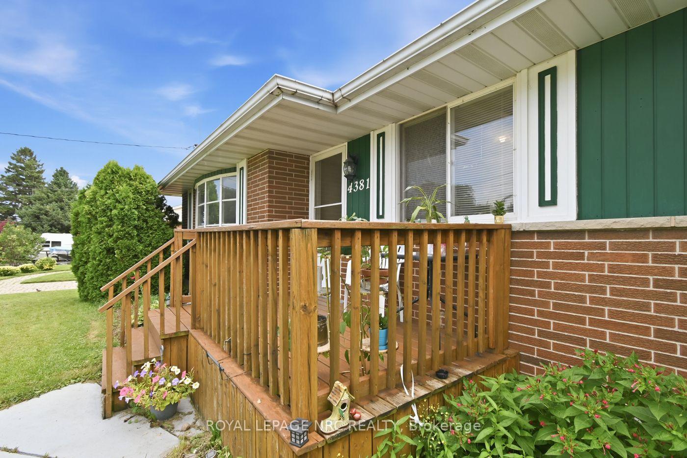 Photo 3 of 4381 Jackson Street, Lincoln, Beamsville — HOMEH