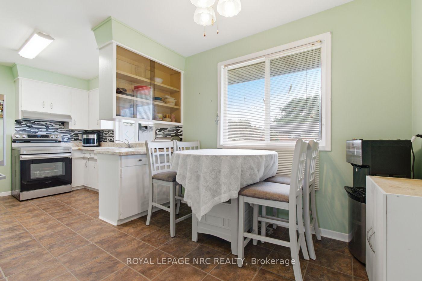 Photo 7 of 4381 Jackson Street, Lincoln, Beamsville — HOMEH