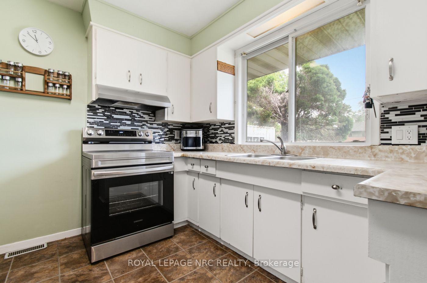 Photo 8 of 4381 Jackson Street, Lincoln, Beamsville — HOMEH