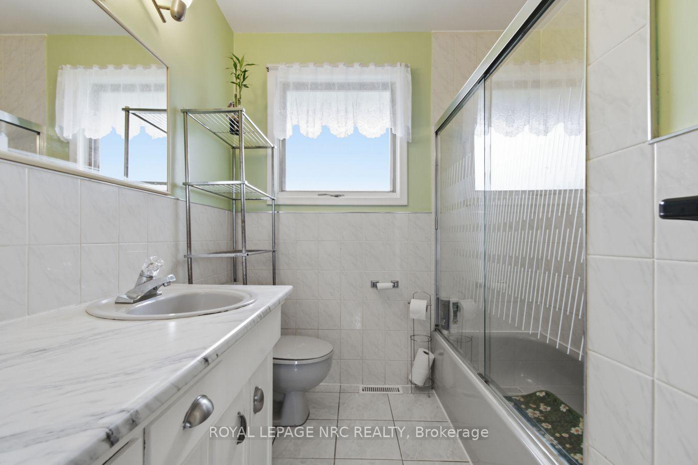 Photo 10 of 4381 Jackson Street, Lincoln, Beamsville — HOMEH