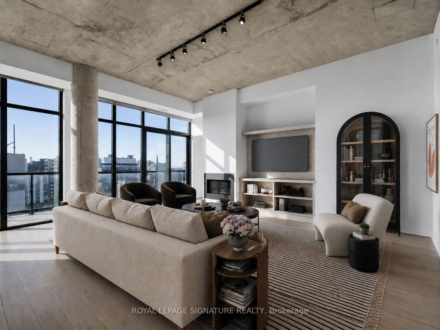Front of Unit 1402, 608 Richmond Street W