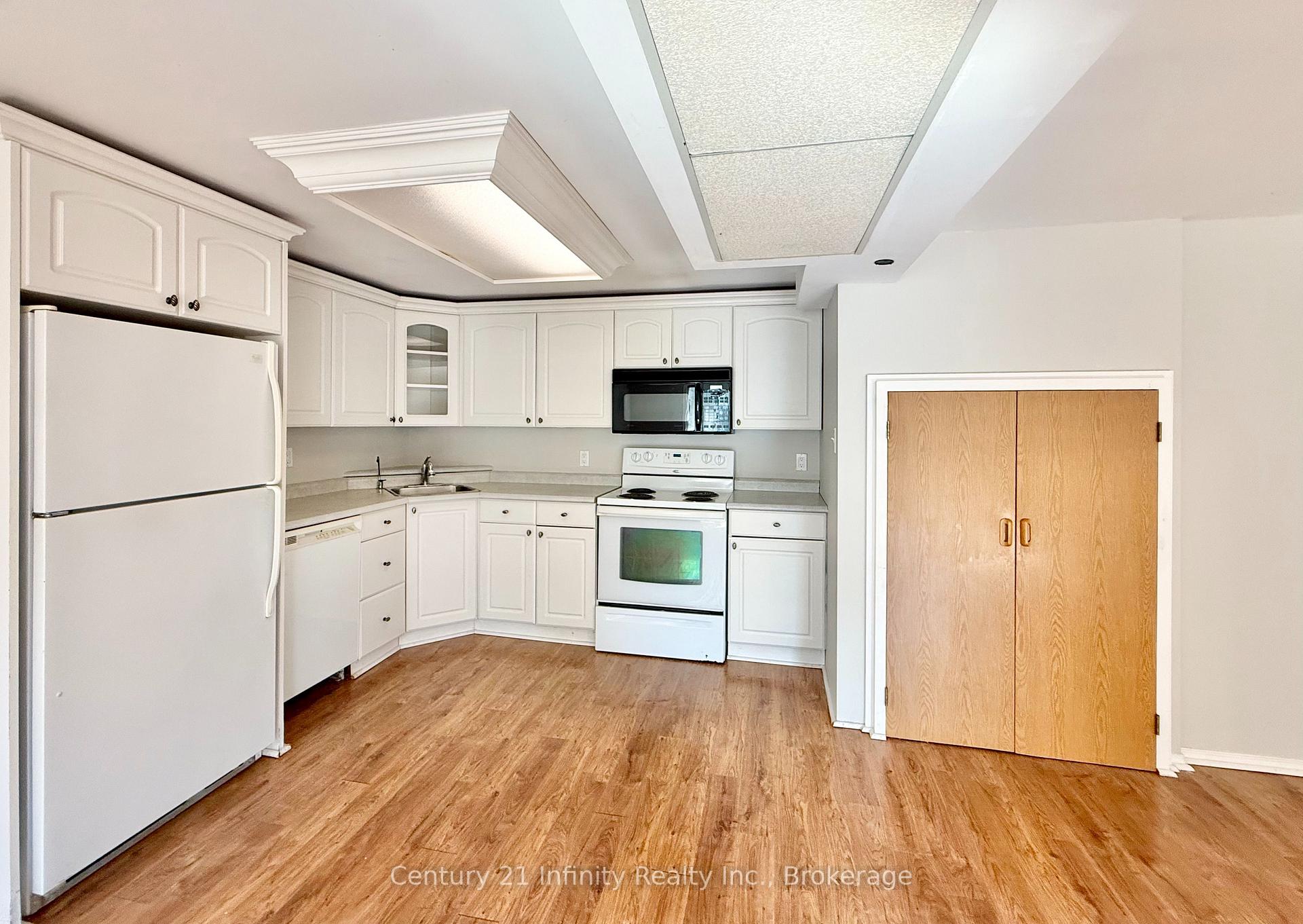 Photo 4 of 384 Leslie Street, Whitby, Blue Grass Meadows — HOMEH