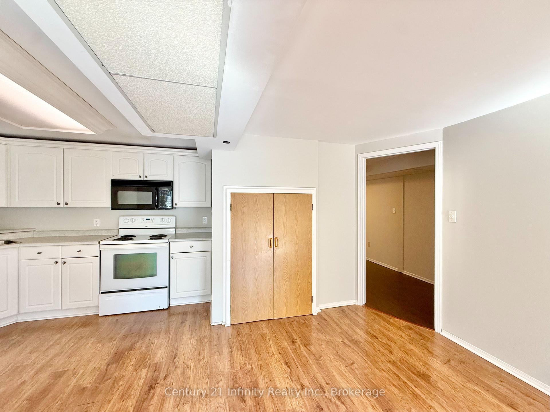 Photo 5 of 384 Leslie Street, Whitby, Blue Grass Meadows — HOMEH