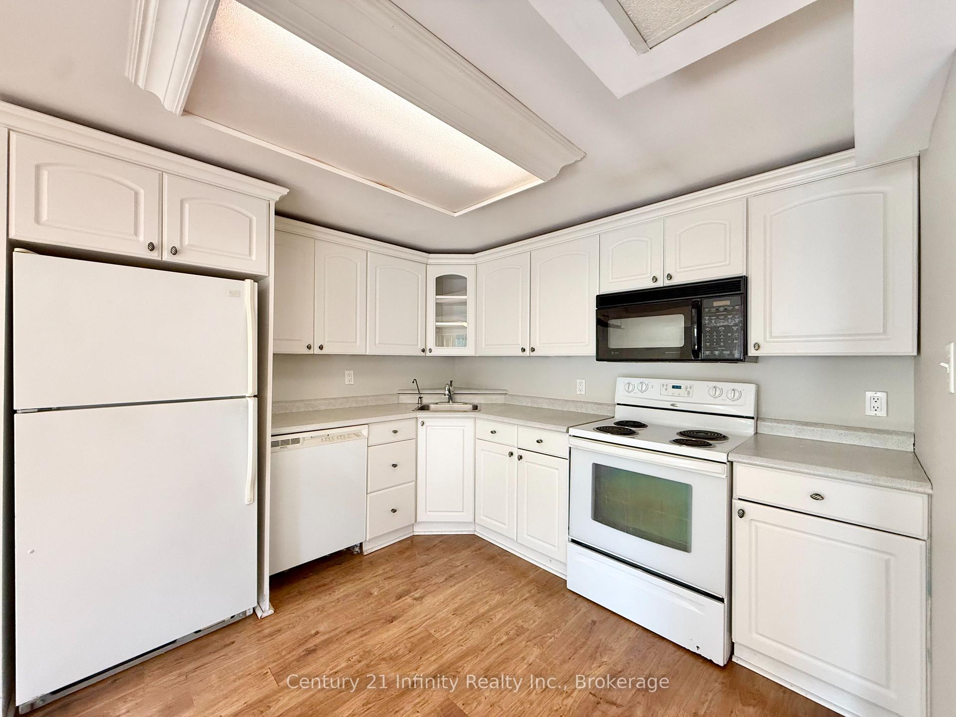 Photo 7 of 384 Leslie Street, Whitby, Blue Grass Meadows — HOMEH
