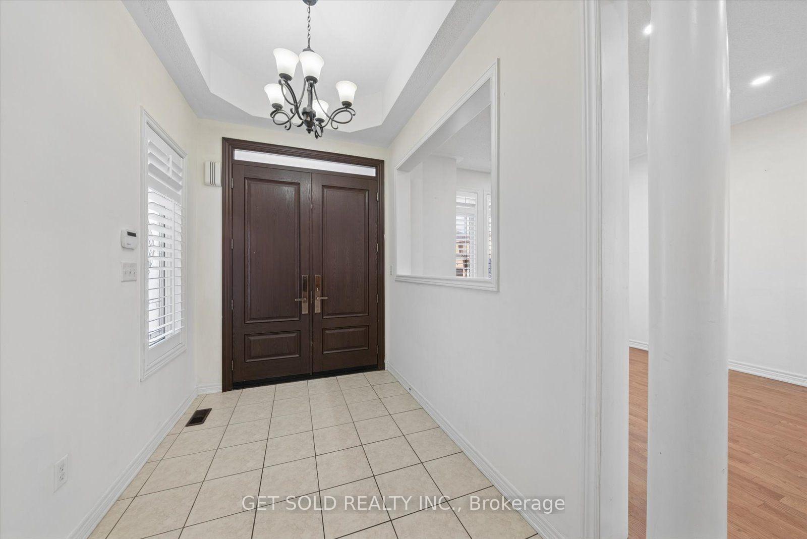 Photo 8 of 135 Earlsbridge Boulevard, Brampton, Fletcher's Meadow — HOMEH