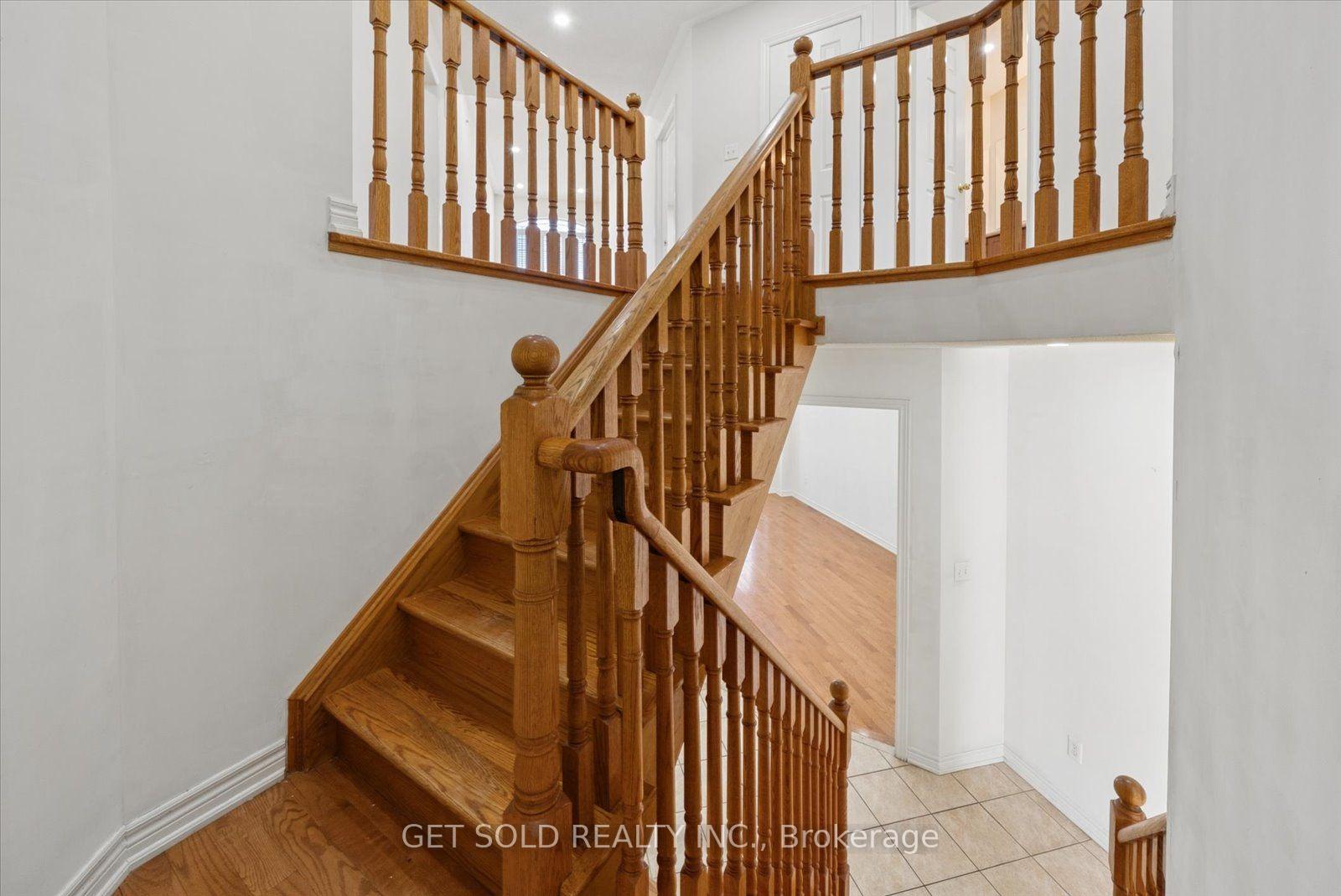 Photo 23 of 135 Earlsbridge Boulevard, Brampton, Fletcher's Meadow — HOMEH