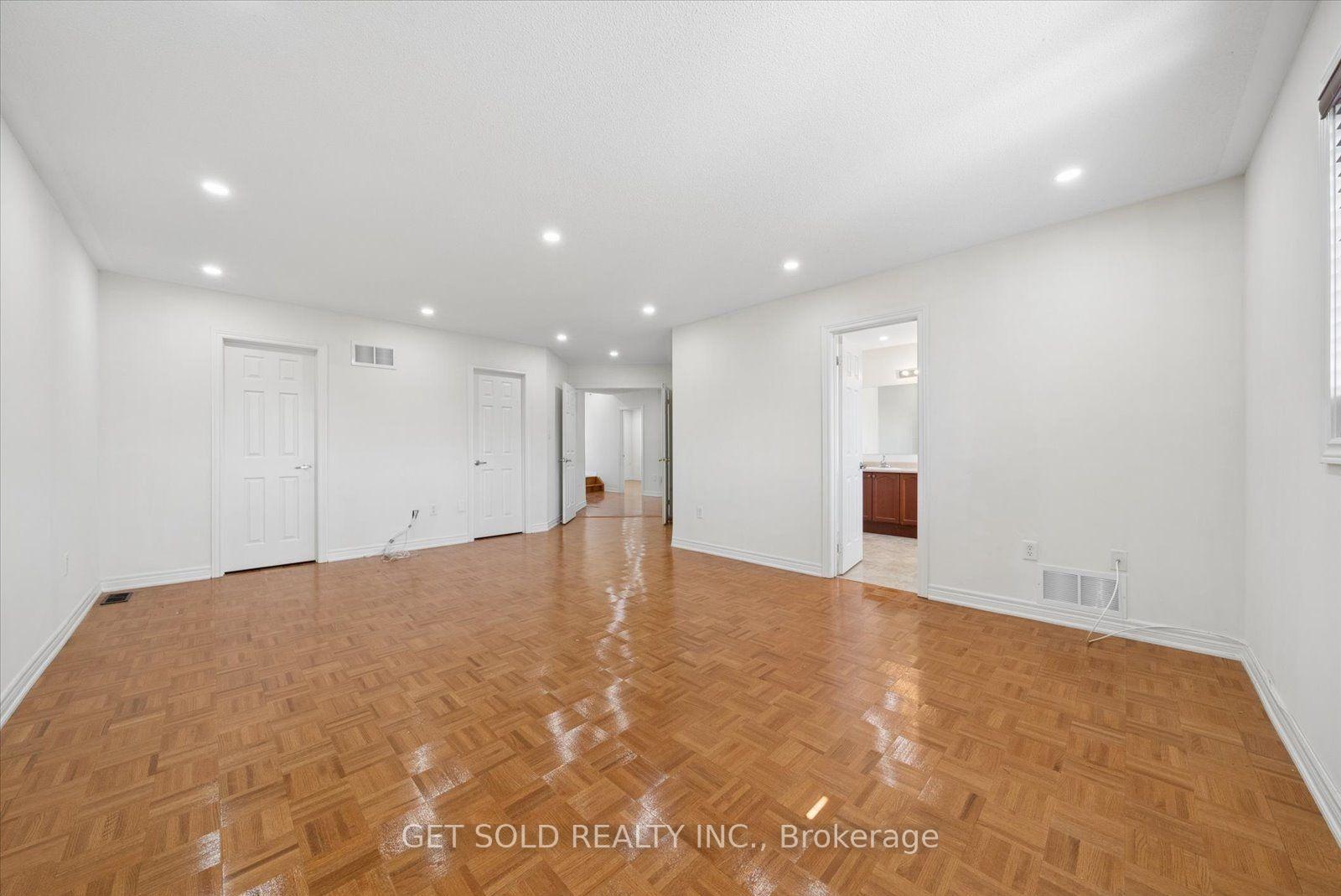 Photo 26 of 135 Earlsbridge Boulevard, Brampton, Fletcher's Meadow — HOMEH